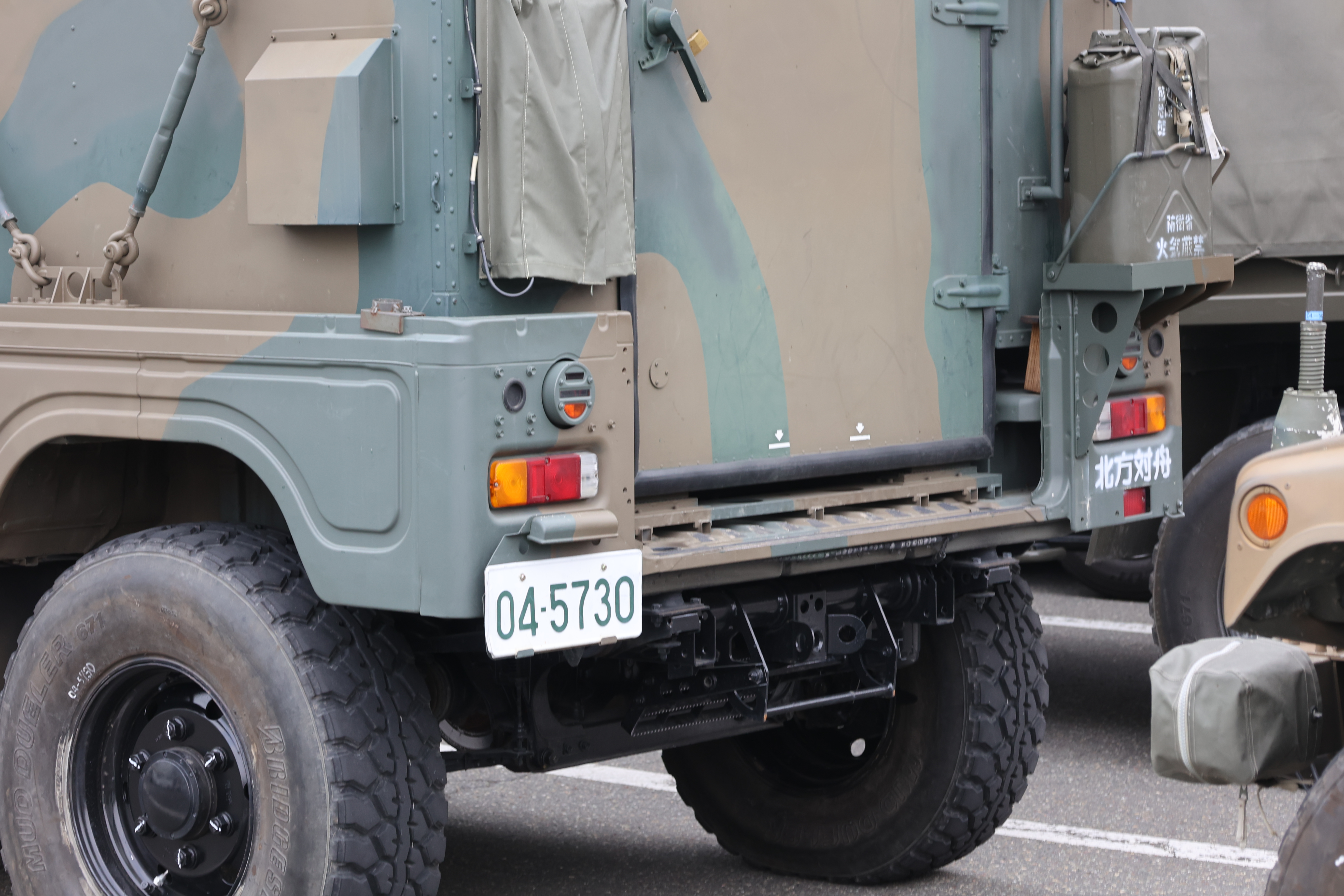 フェリーターミナルの陸軍車両軍１７