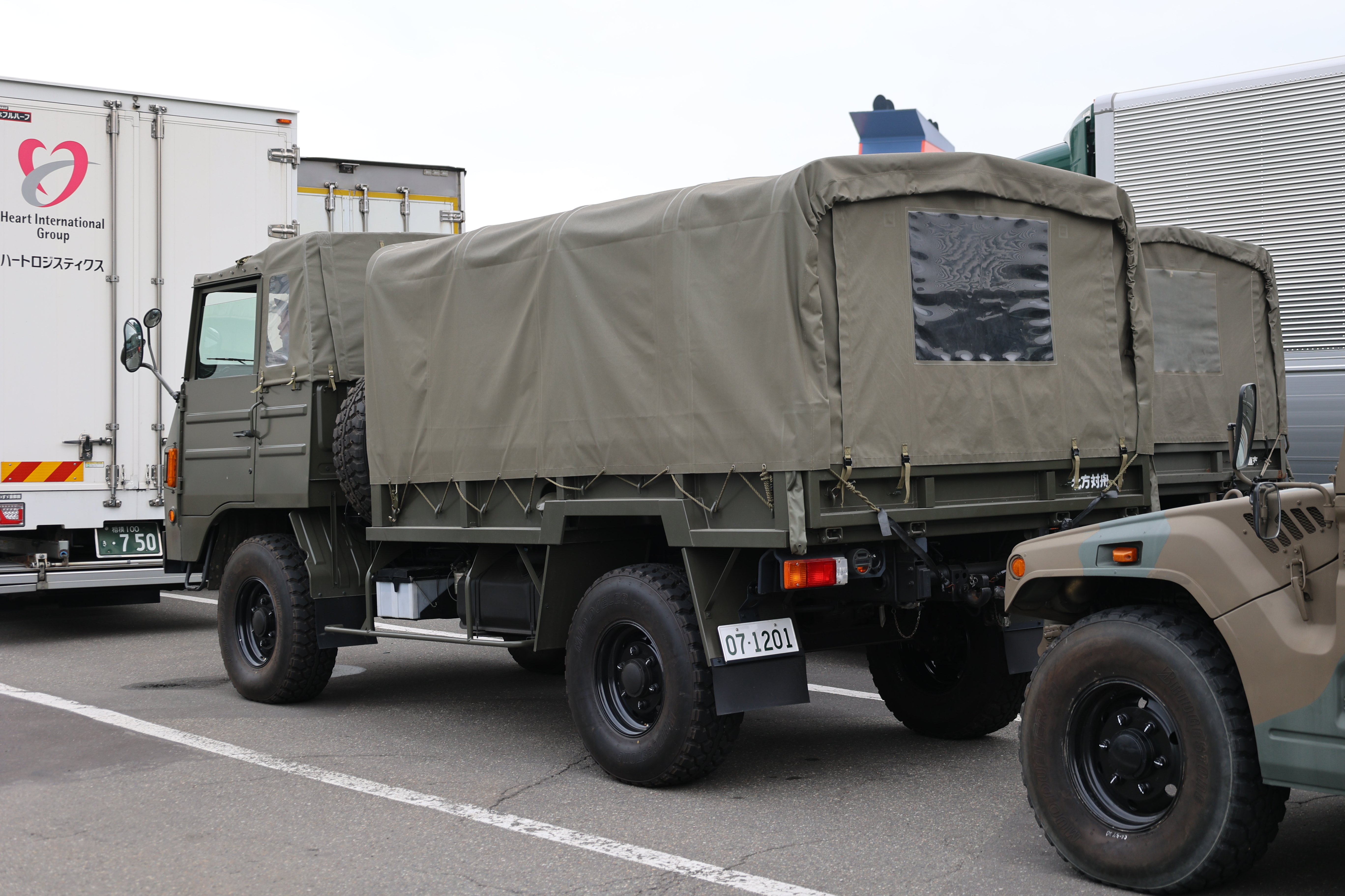 フェリーターミナルの陸軍車両軍１８