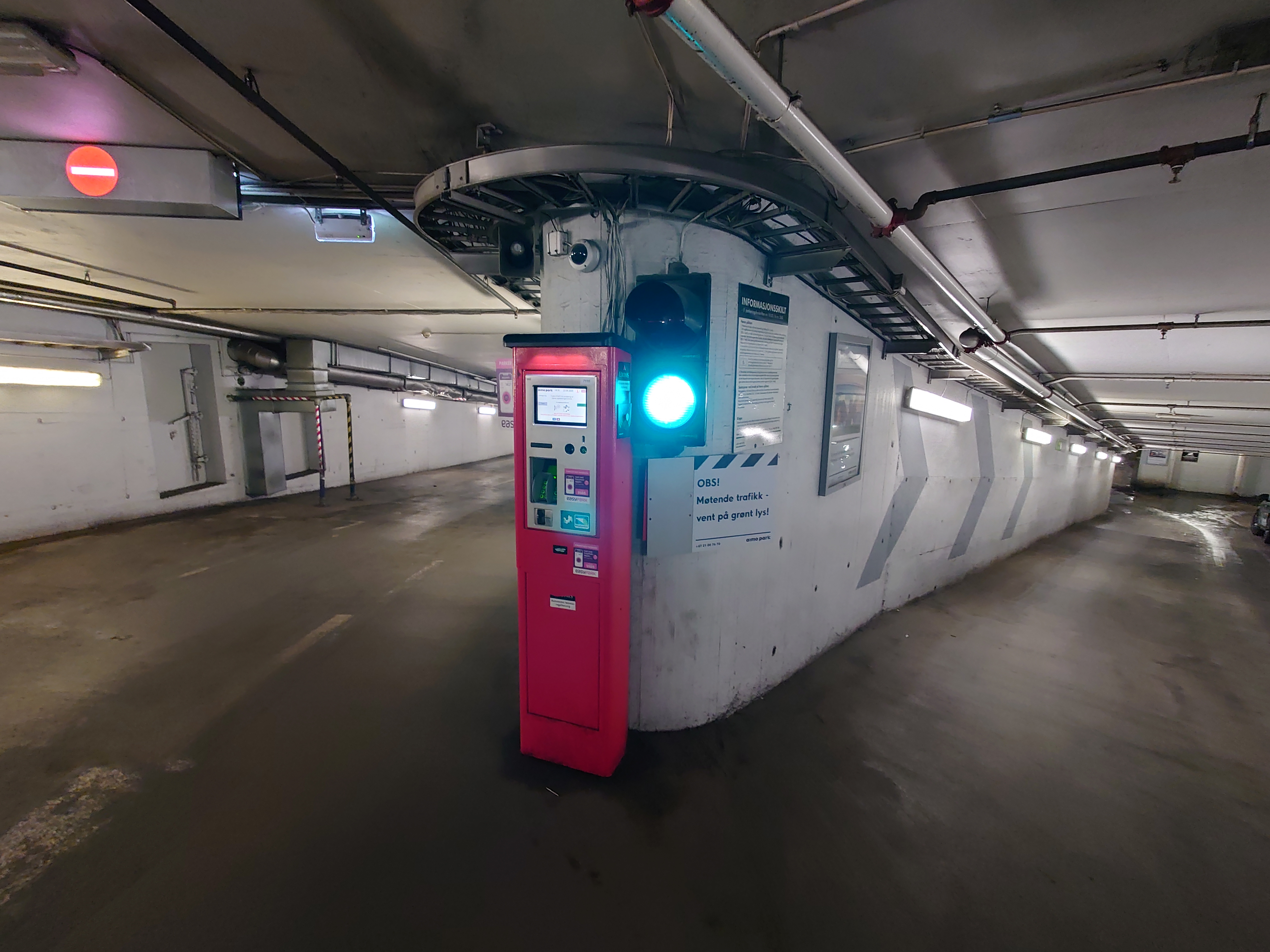 地下駐車場