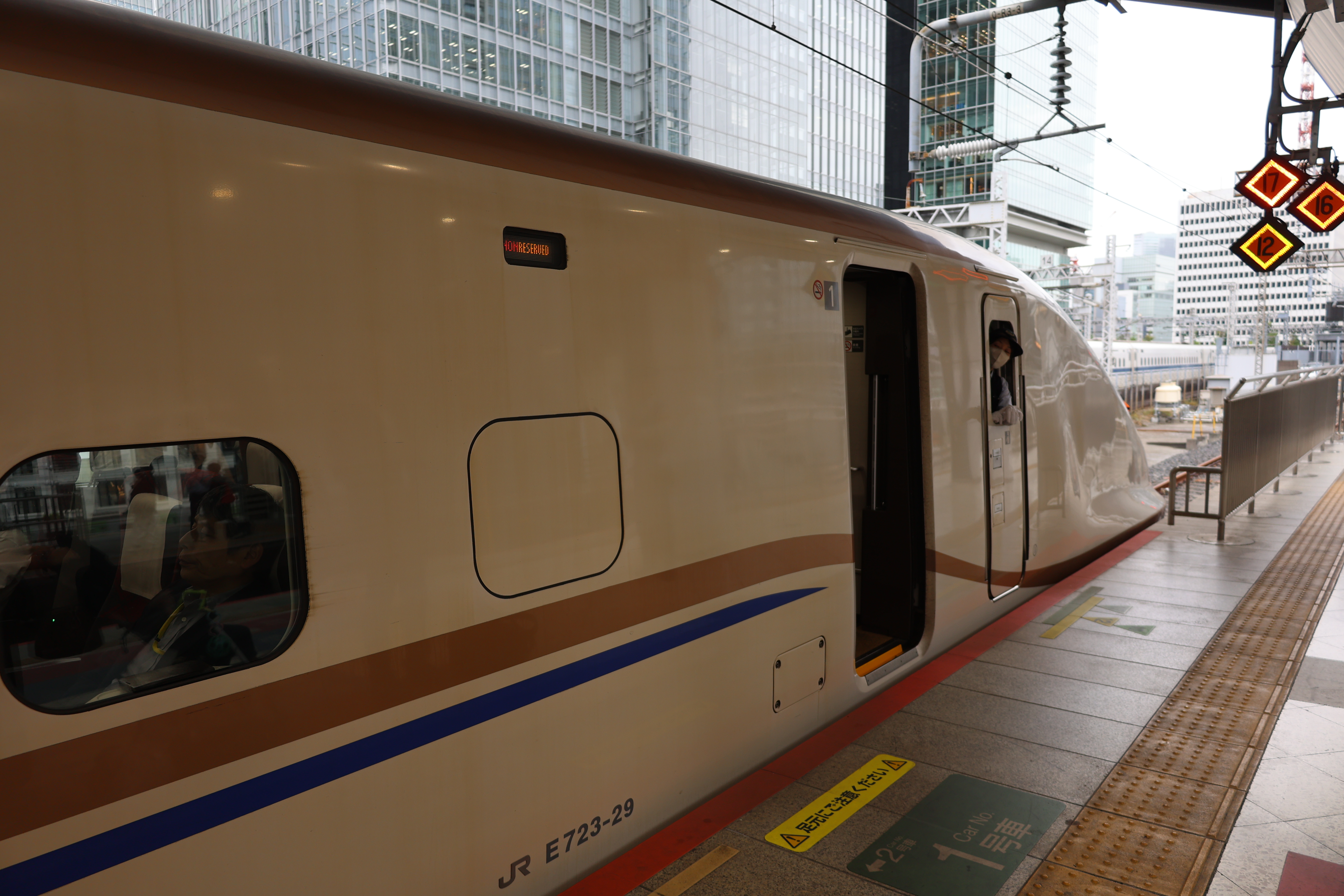 長野行きの「あさま」の側面