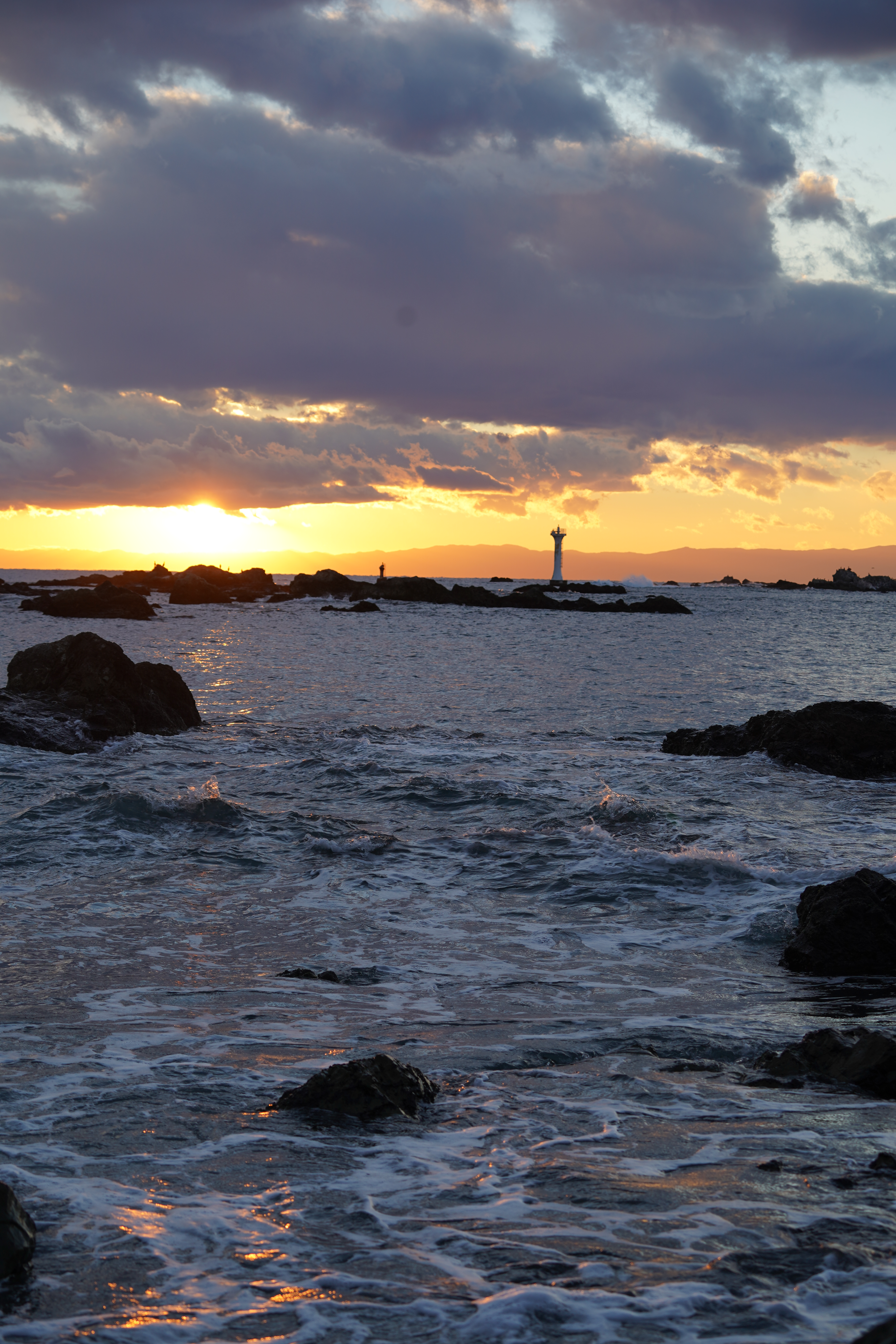 森戸海岸の夕日と荒波 森戸海岸の夕日と荒波