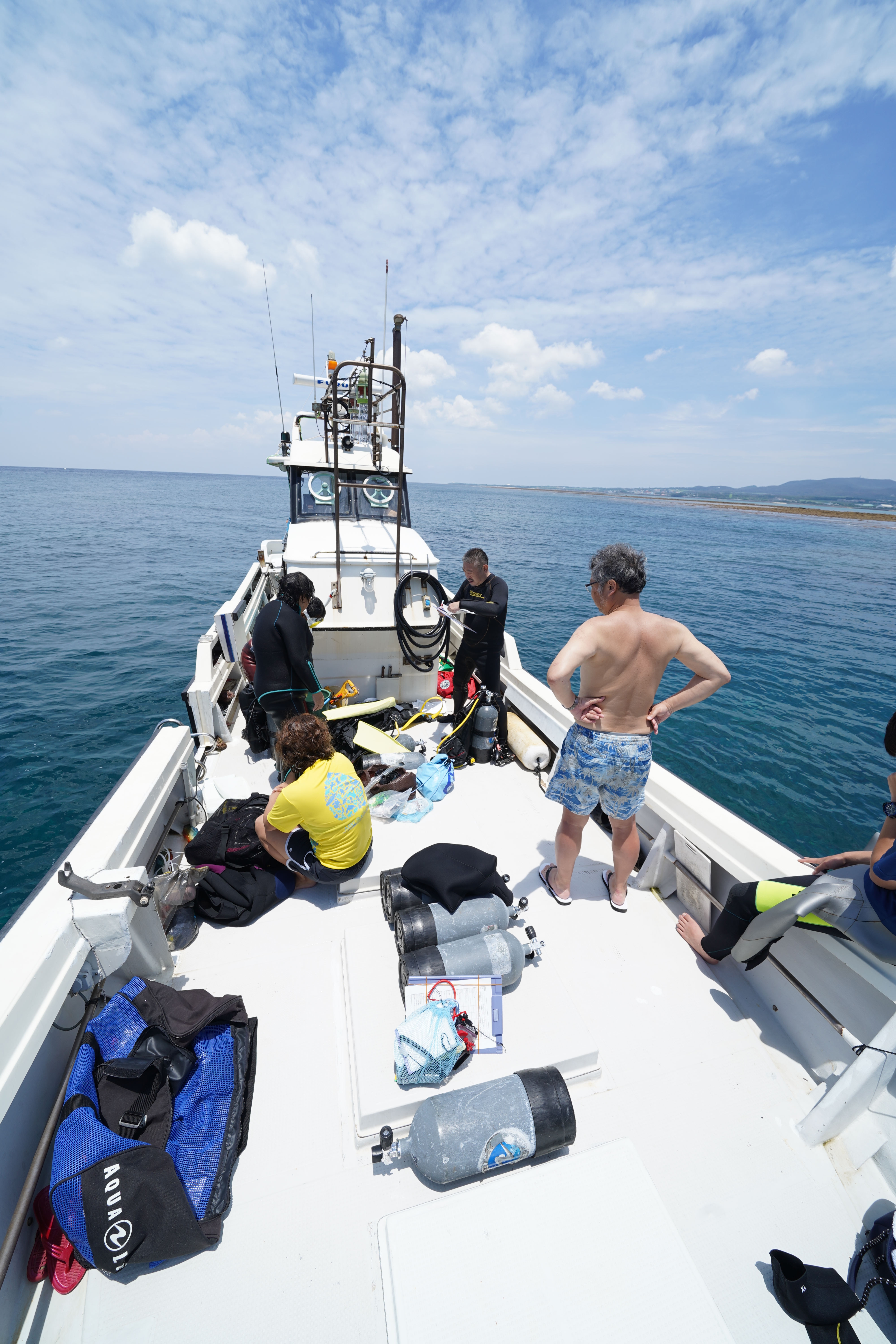 メジャー設営チームの活動中待機するメンバー達