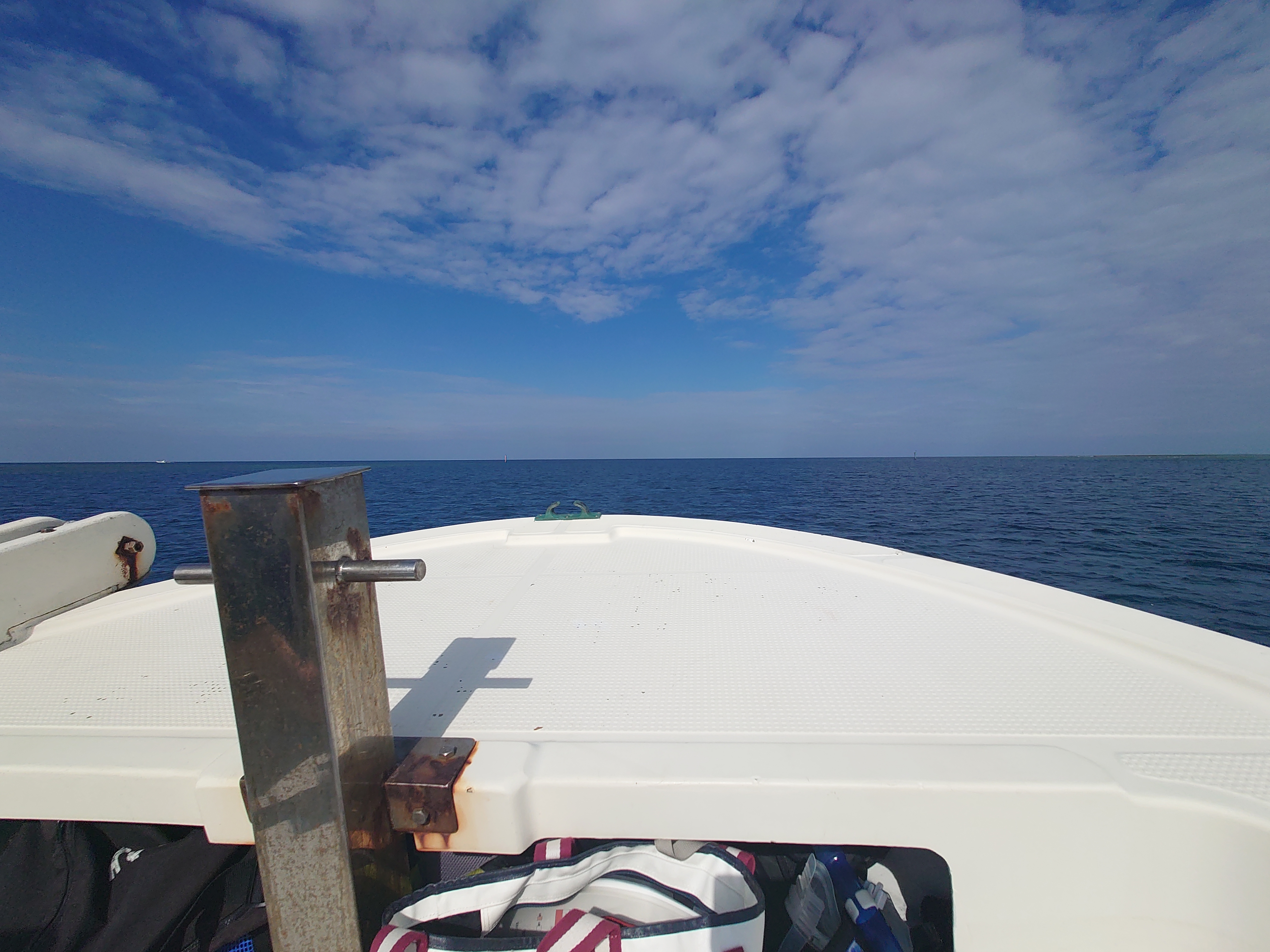 天候は晴れているが、海は揺れている