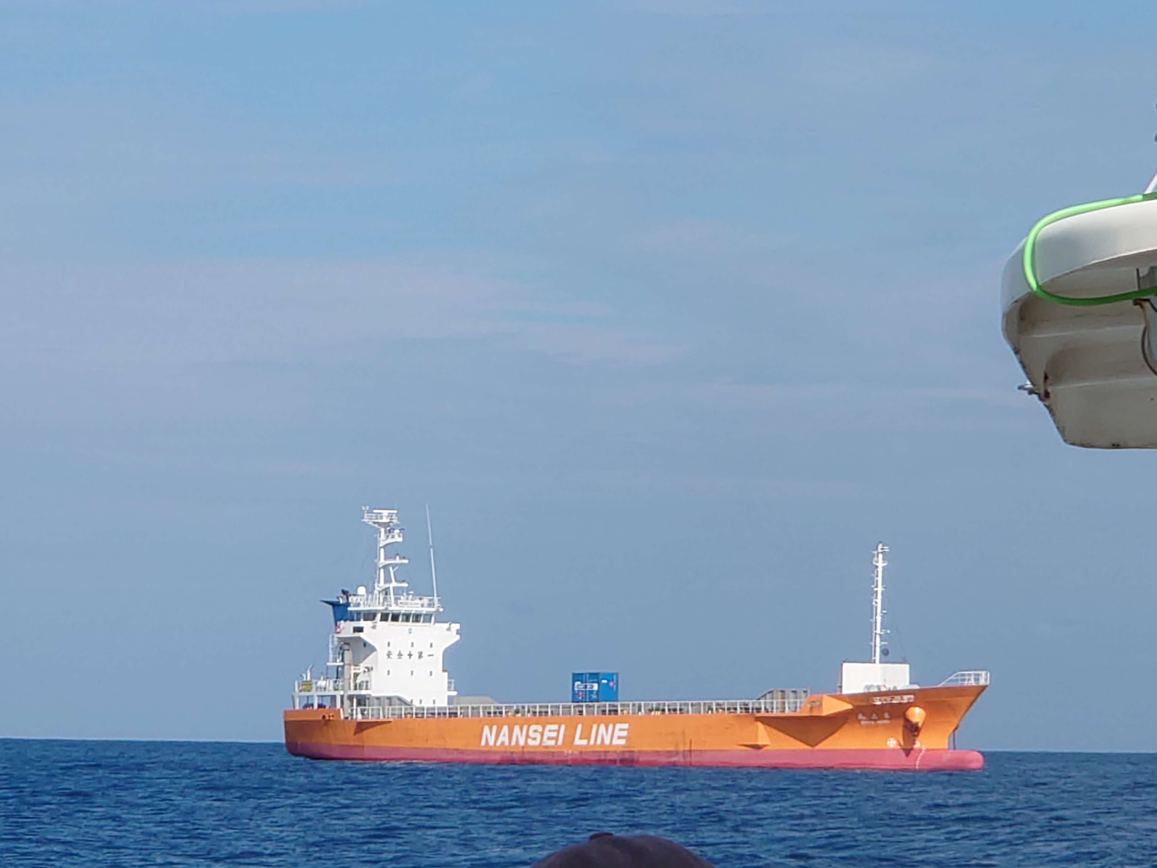 停泊中の貨物船