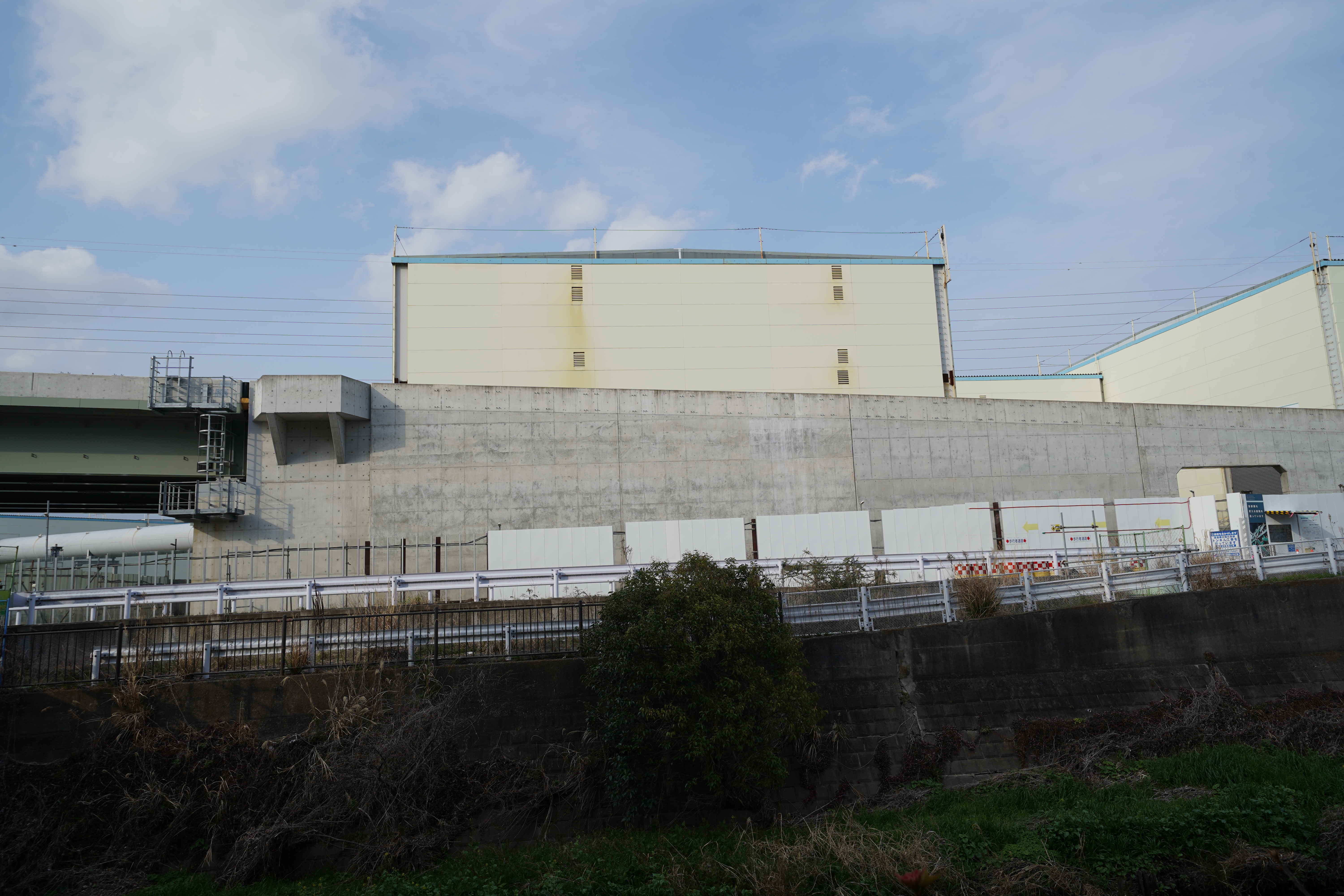 シールドトンネルの土砂を運ぶ建物２