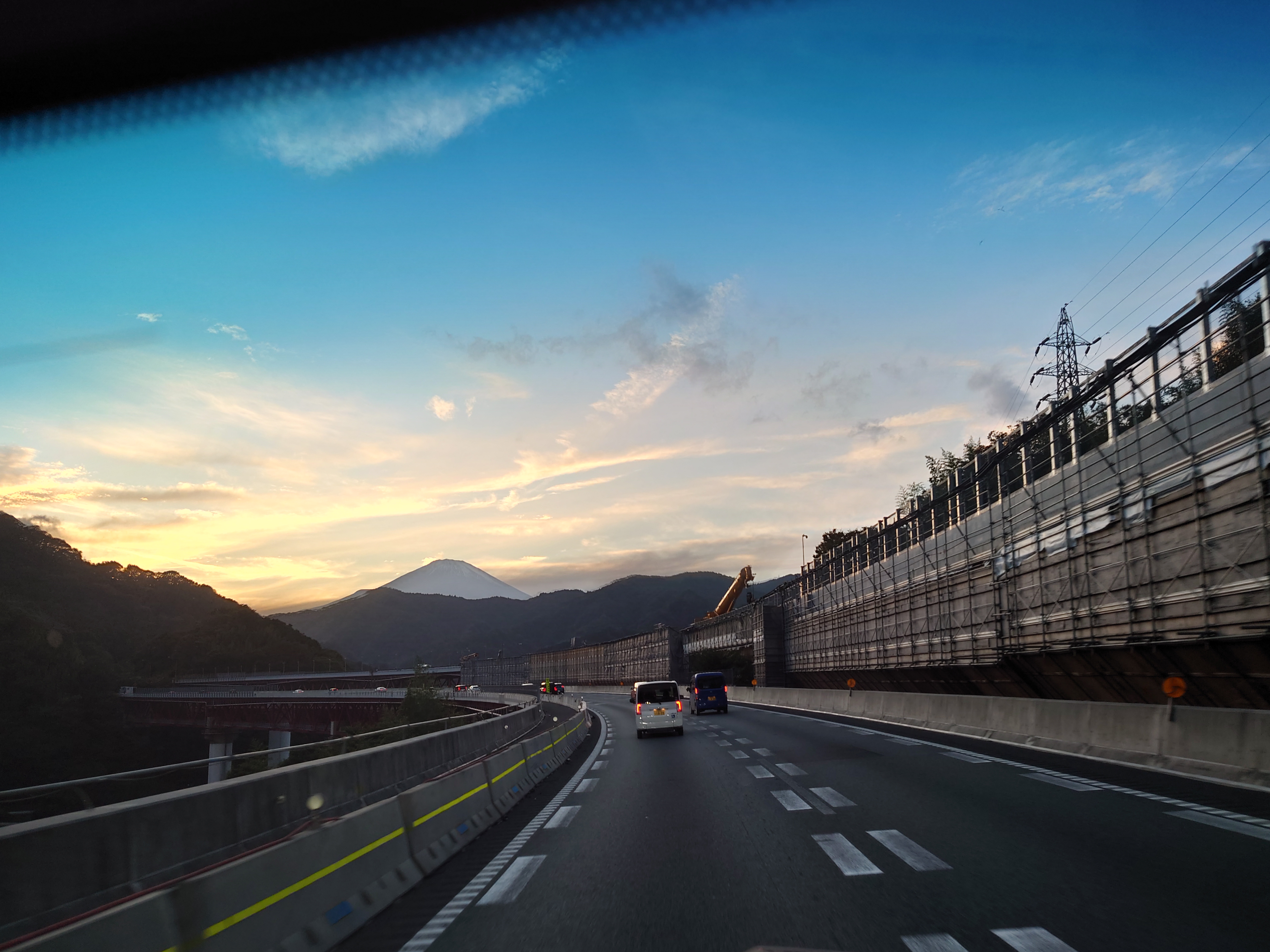 東名高速からの富士山