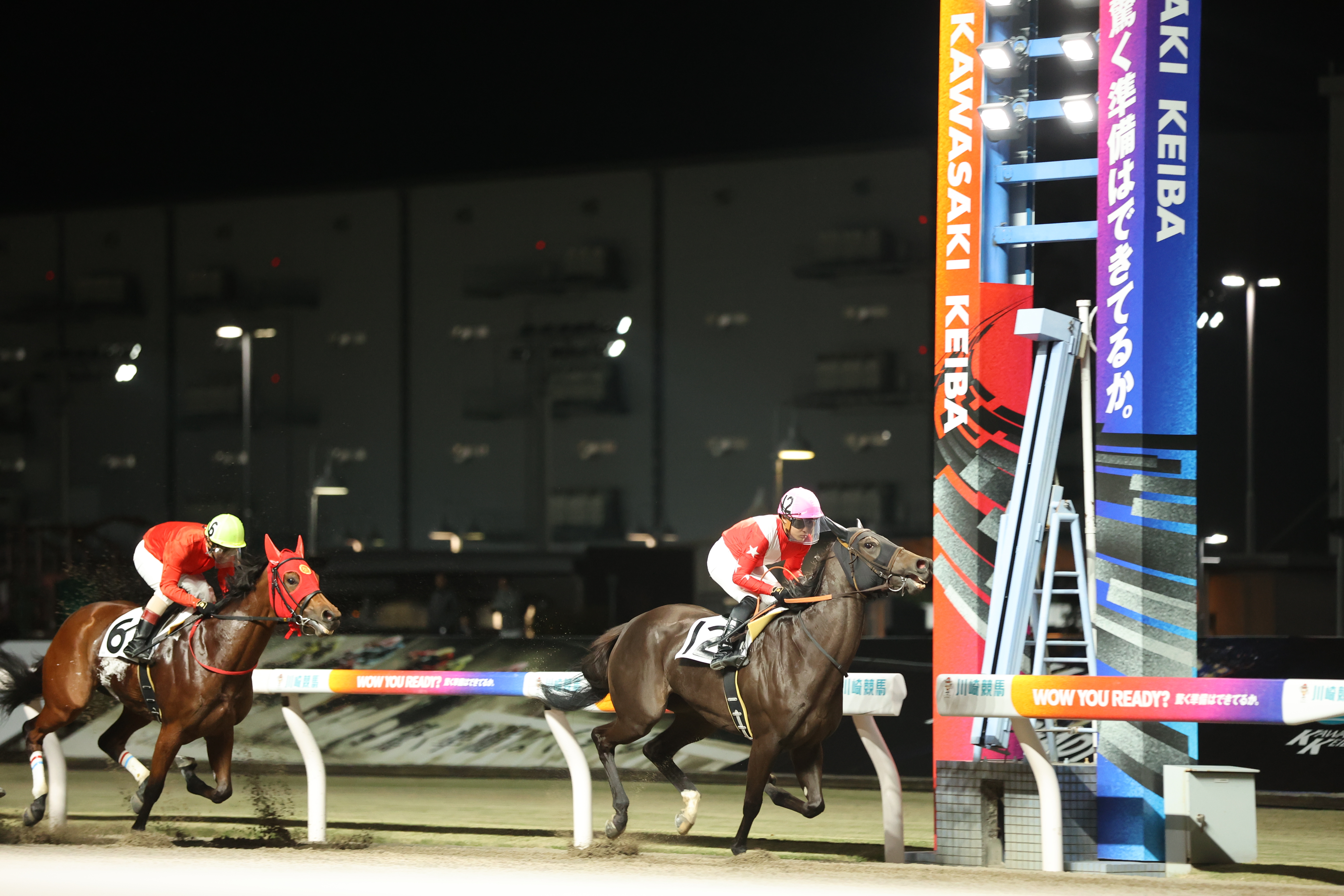 ラジエーション先頭でレース一週目進む