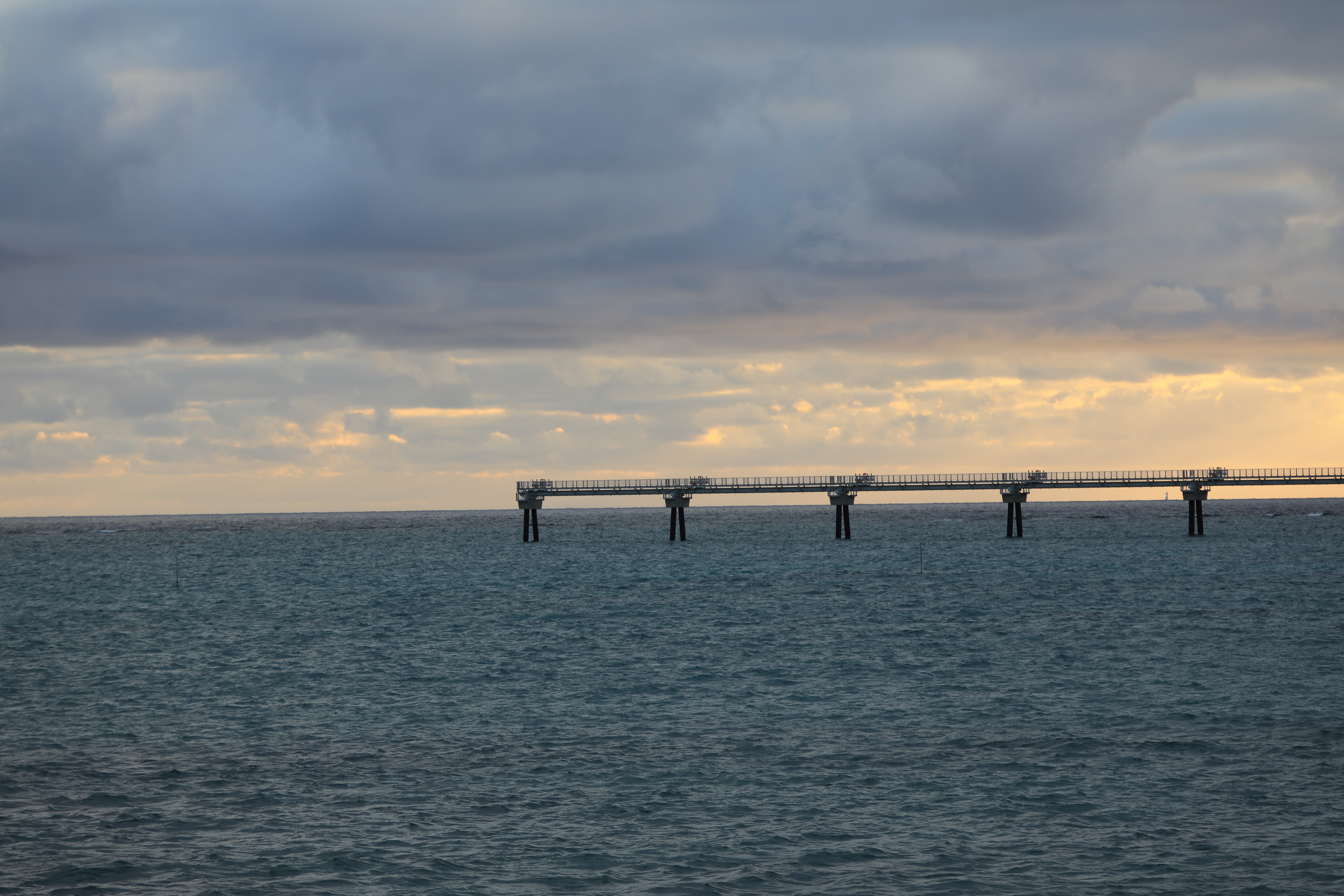 那覇空港第二滑走路の誘導ランプの端っこ 那覇空港第二滑走路の誘導ランプの端っこ