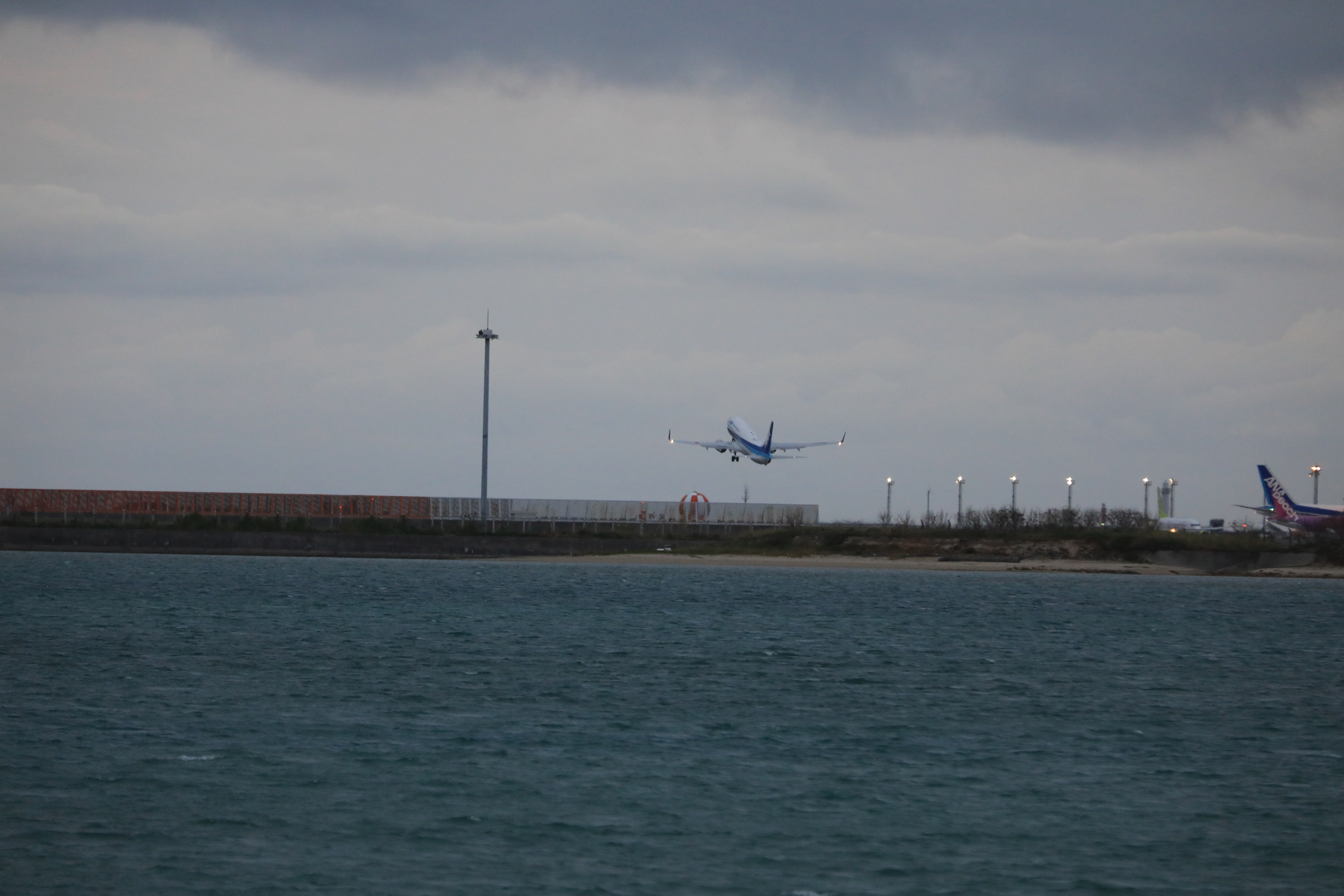 ANAの飛行機が飛び立つ２