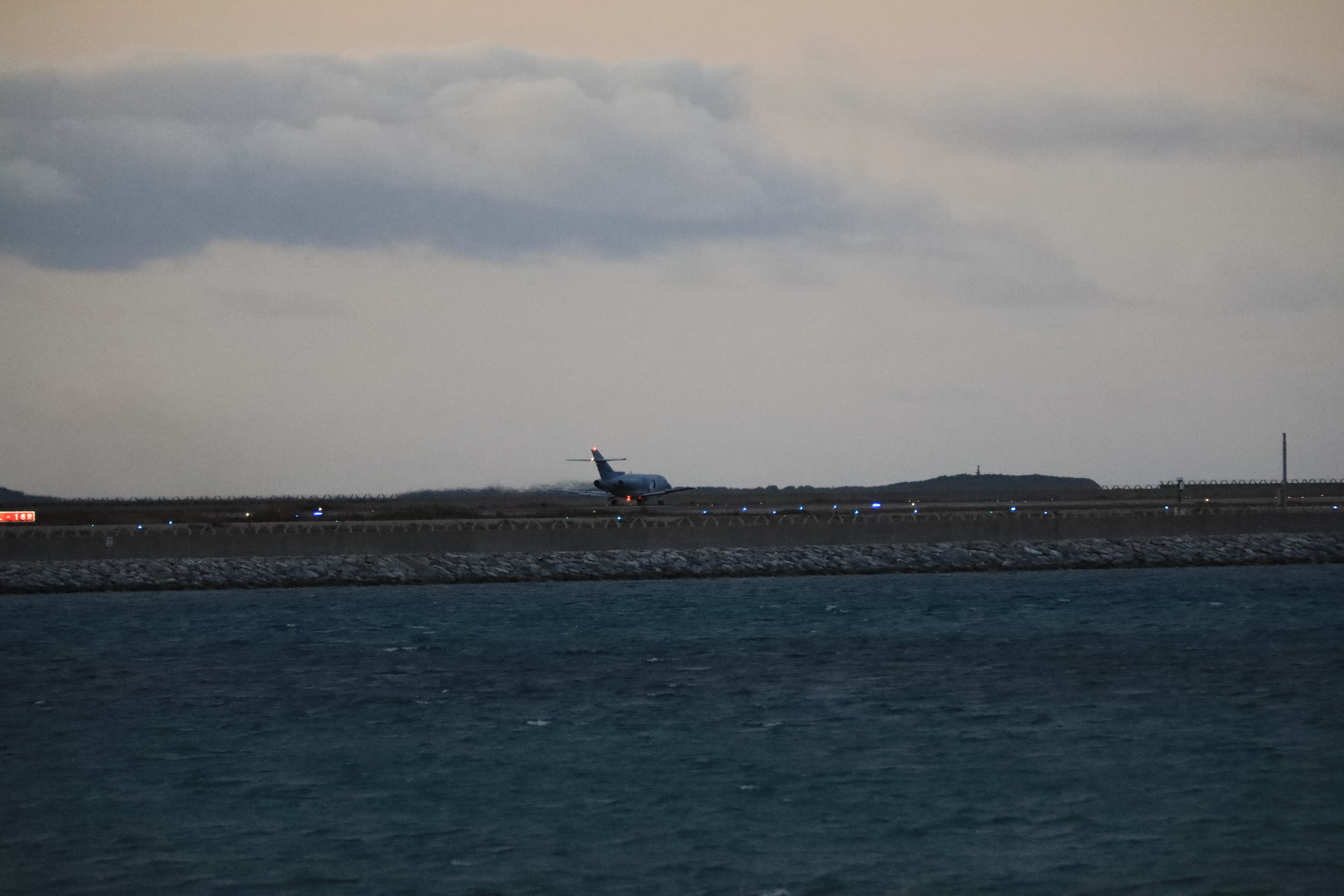 戦闘機が離陸する１