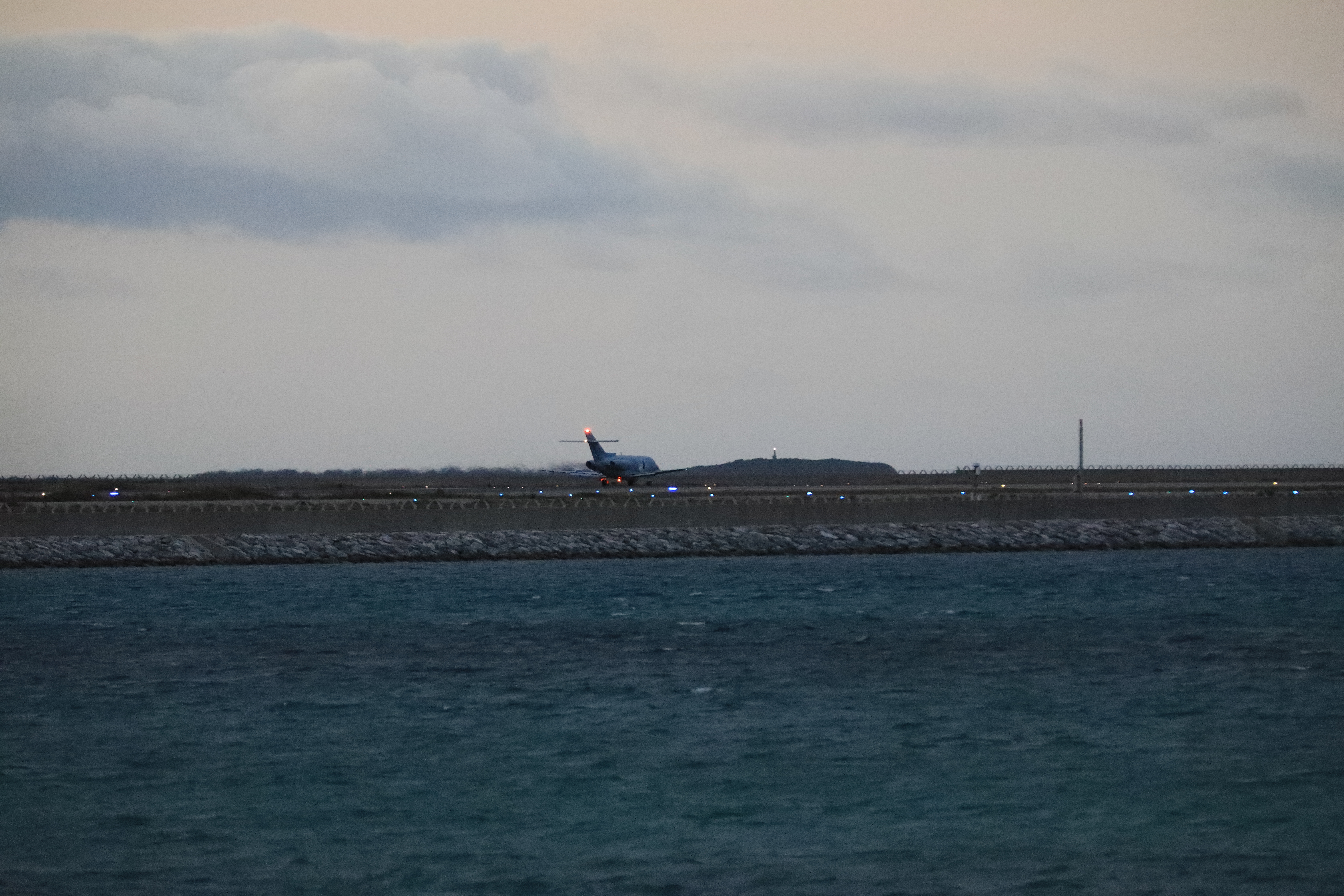 戦闘機が離陸する２