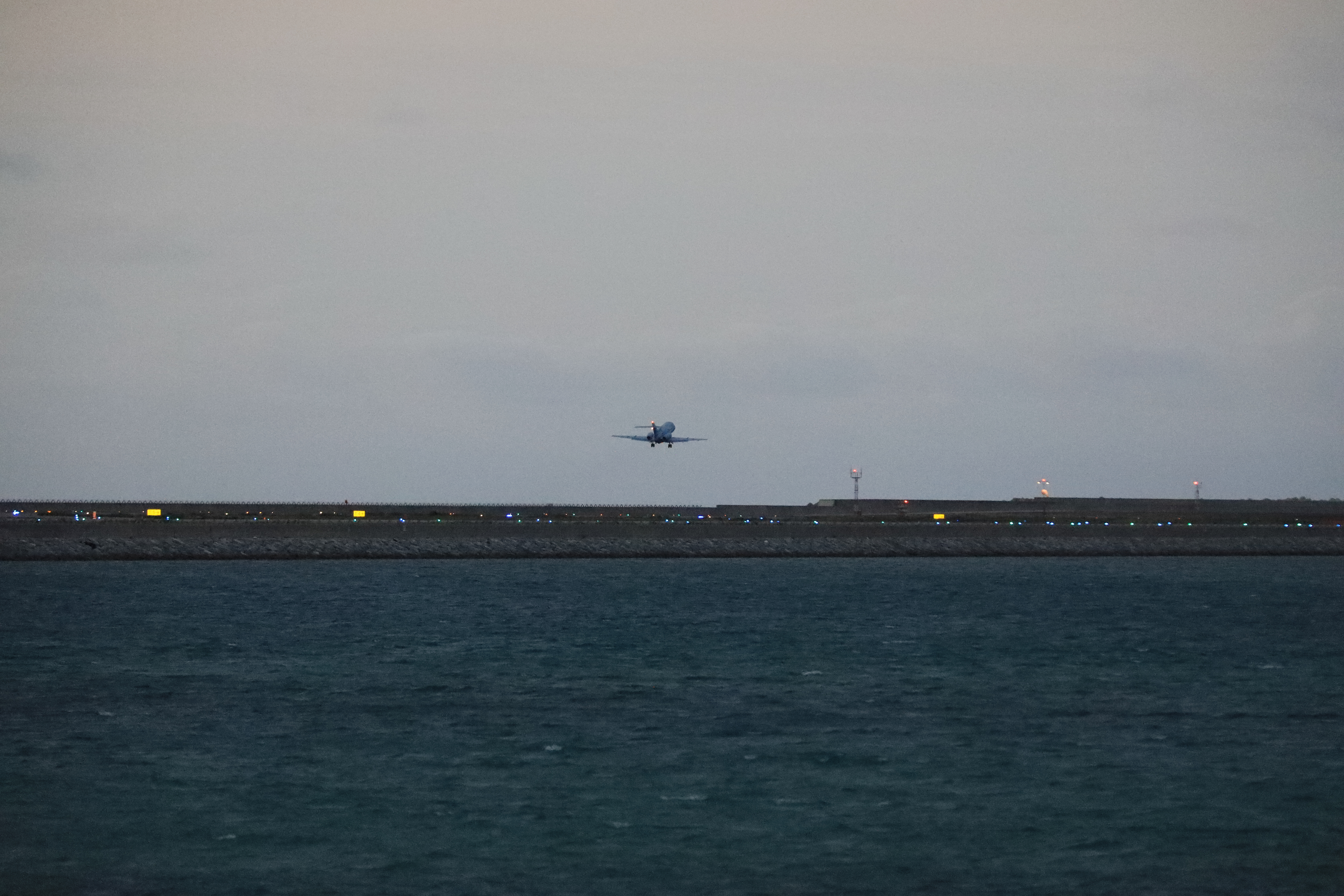 戦闘機が離陸する７