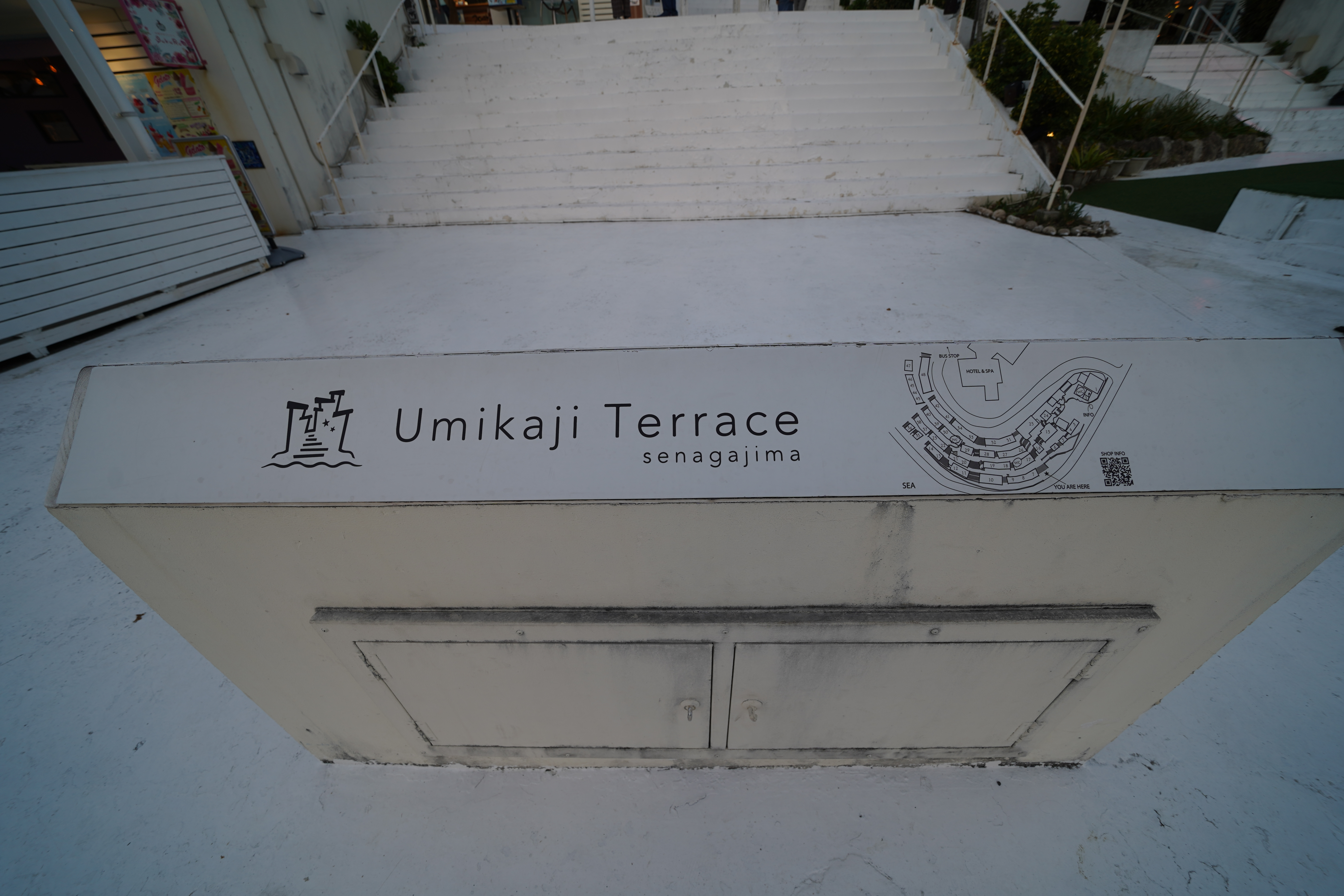 瀬長島ウミカジテラスの看板 瀬長島ウミカジテラスの看板