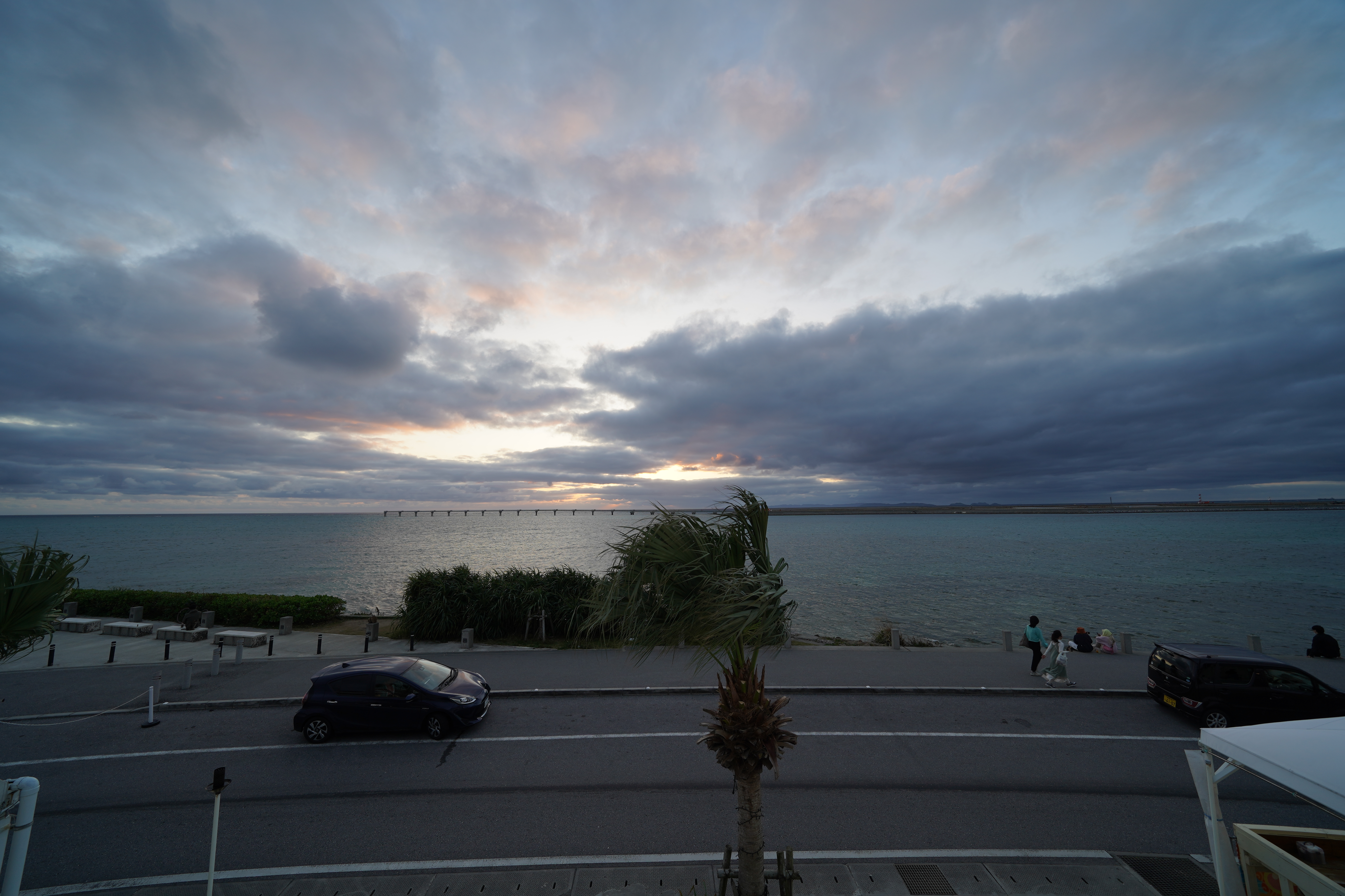 瀬長島ウミカジテラスからの夕日 瀬長島ウミカジテラスからの夕日