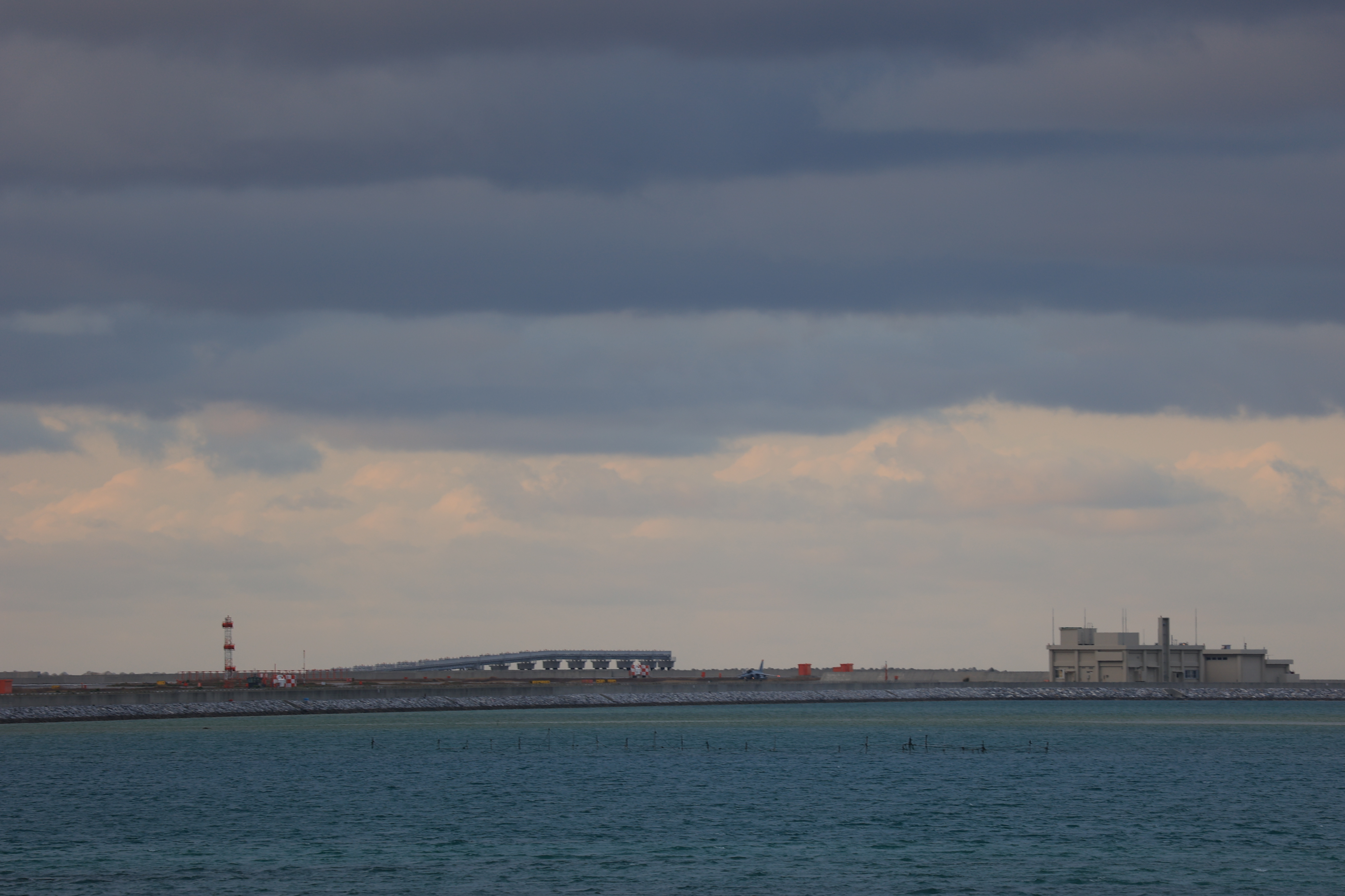 海の中の第二滑走路２