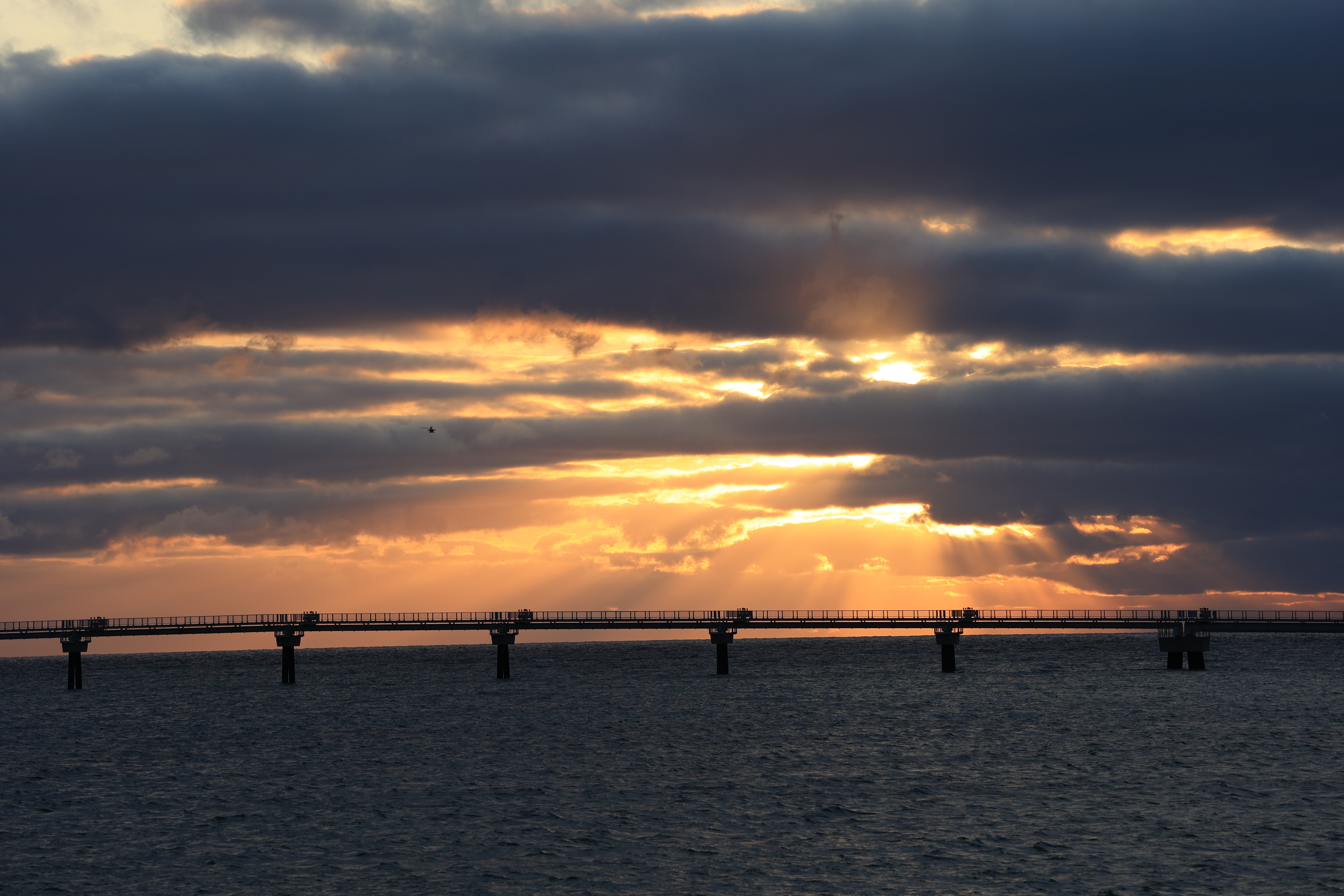 第二滑走路の誘導灯と夕日３