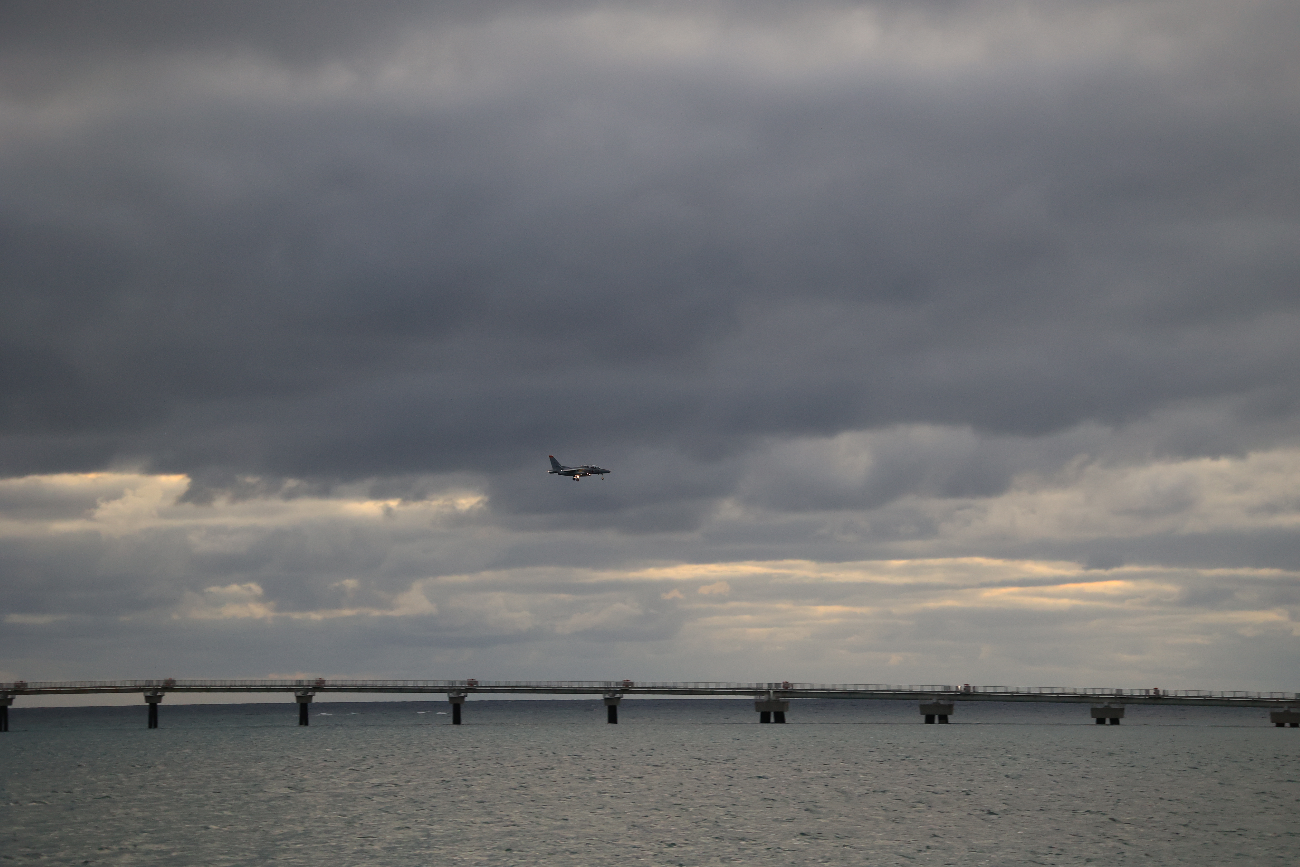 着陸するF15戦闘機１