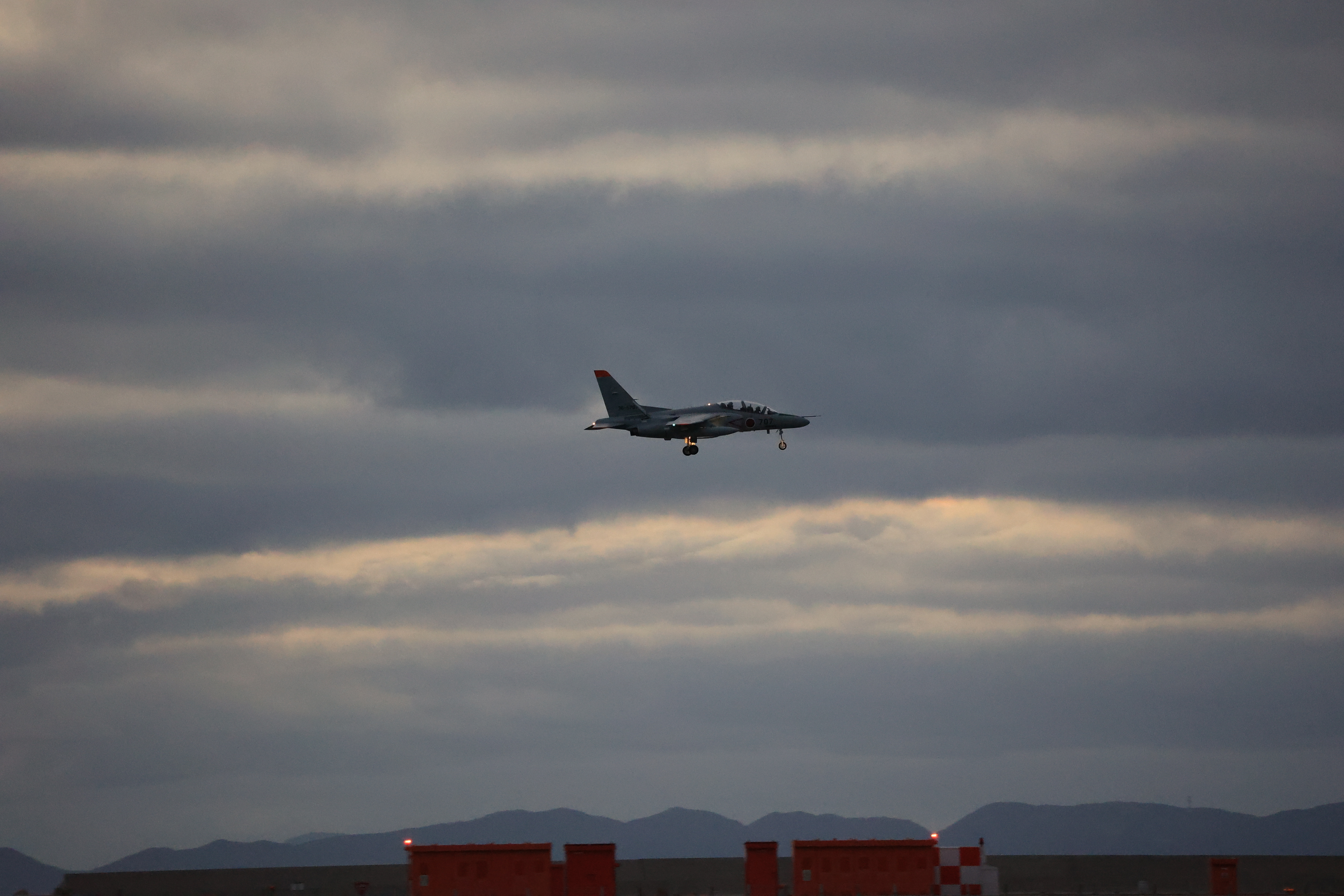 着陸するF15戦闘機２