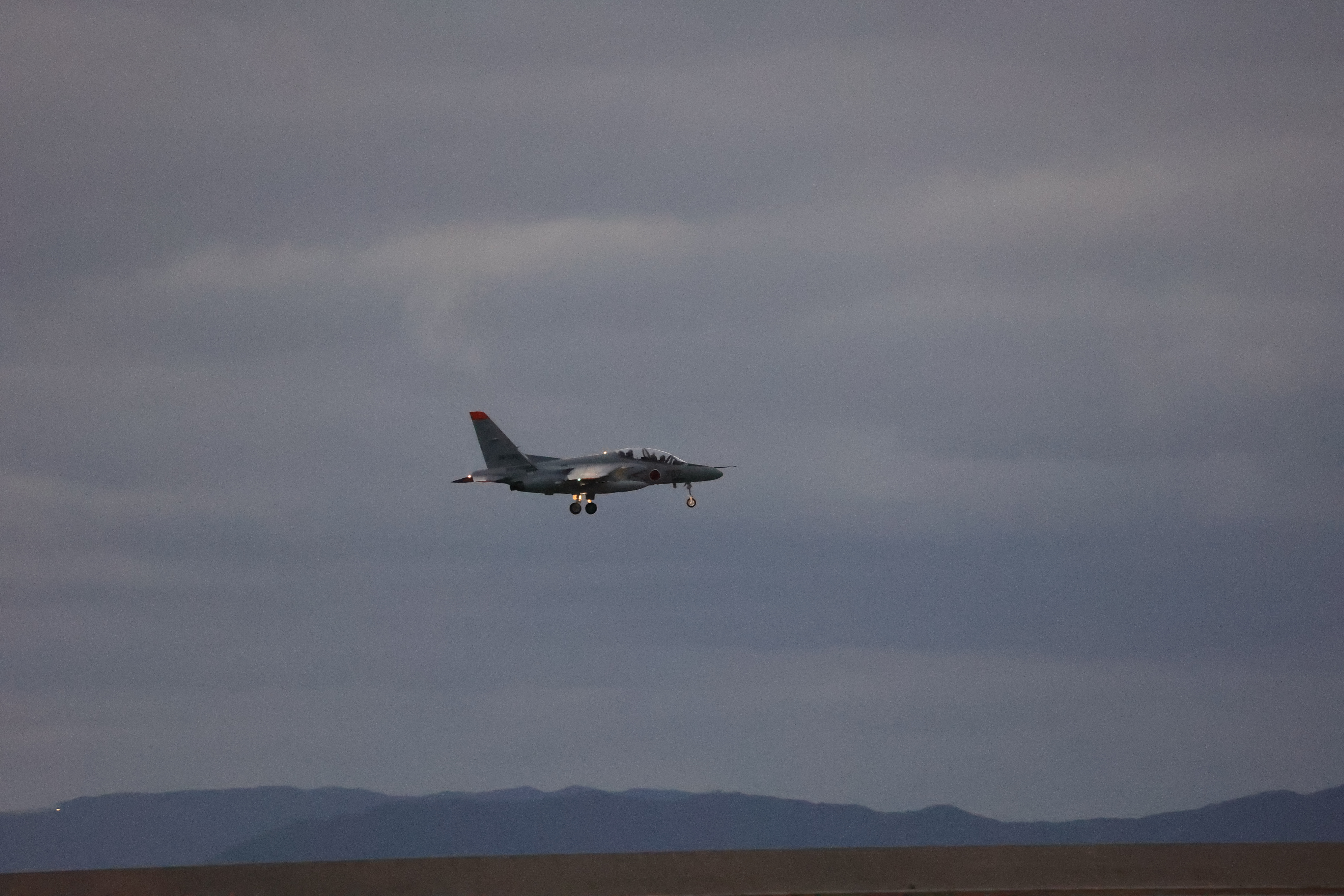 着陸するF15戦闘機３