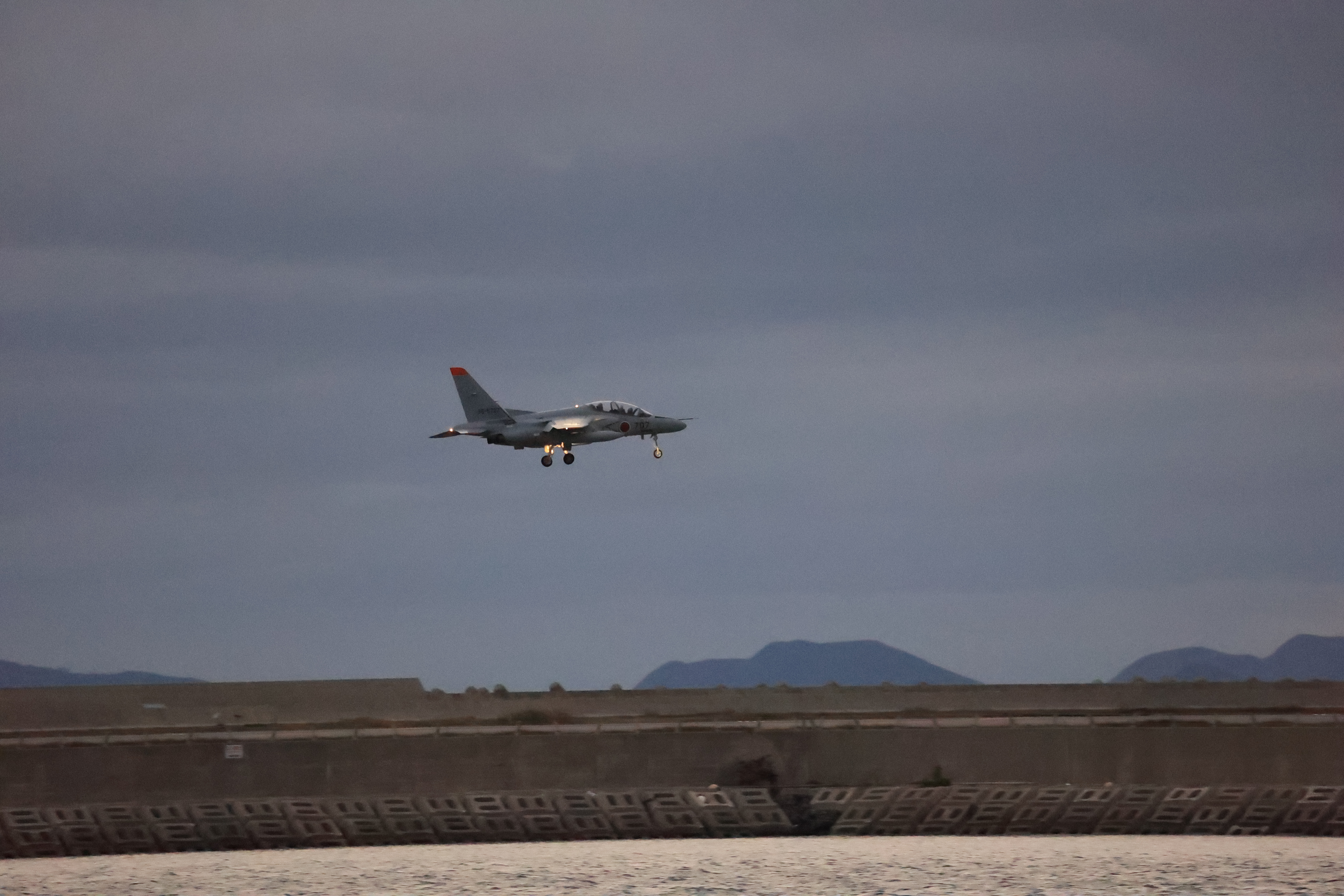 着陸するF15戦闘機５