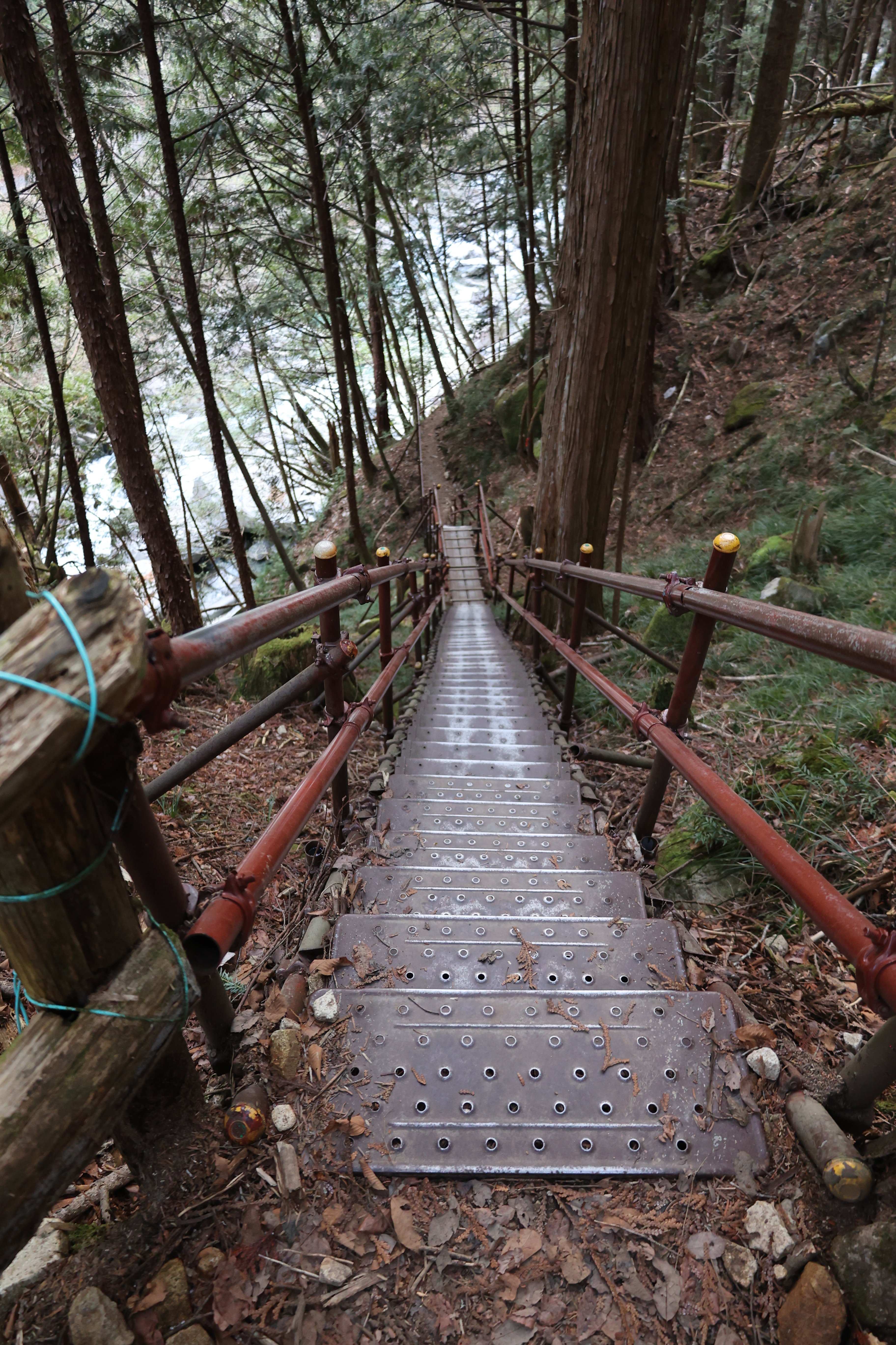 急勾配の階段 急勾配の階段