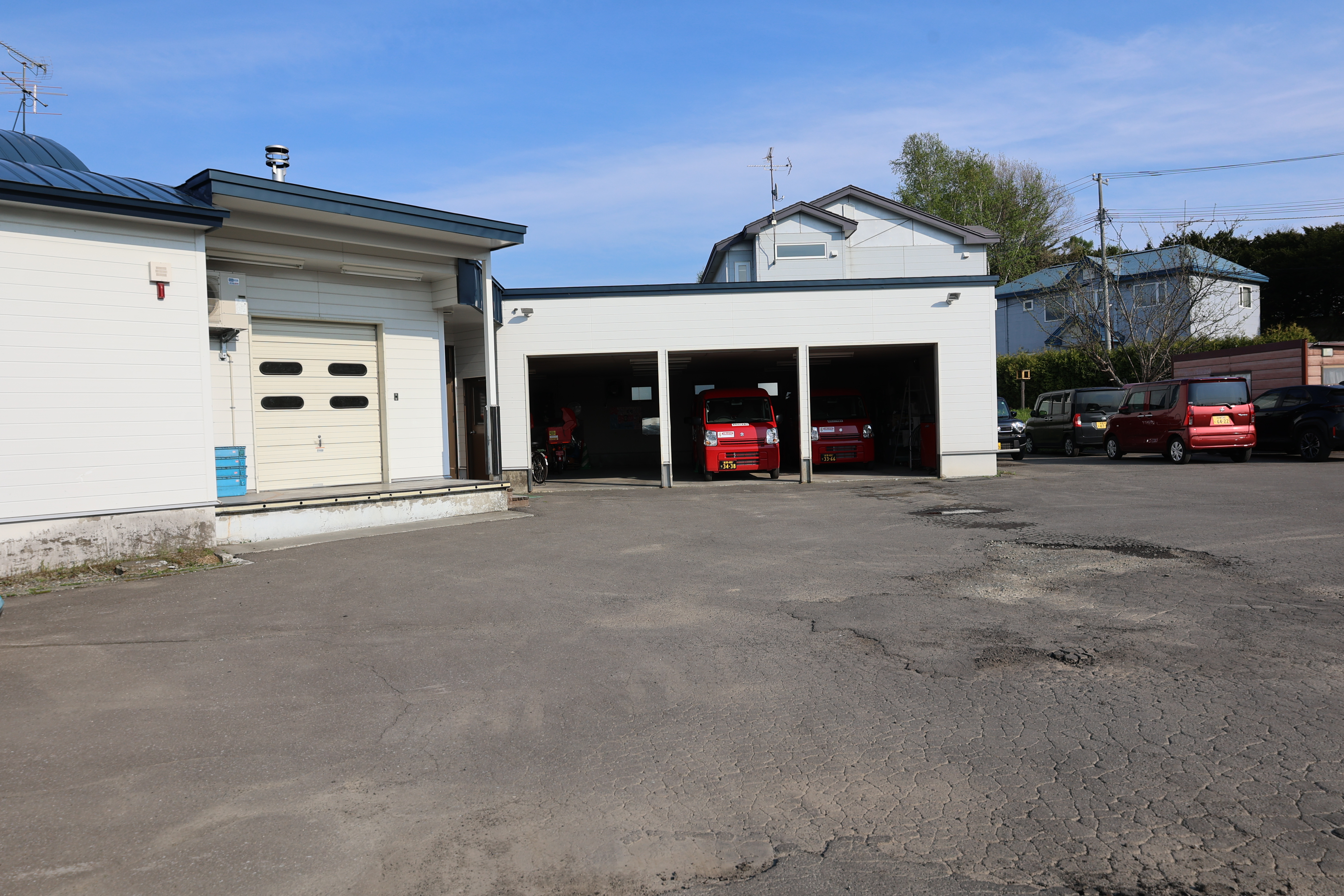 配送車用倉庫は普通１