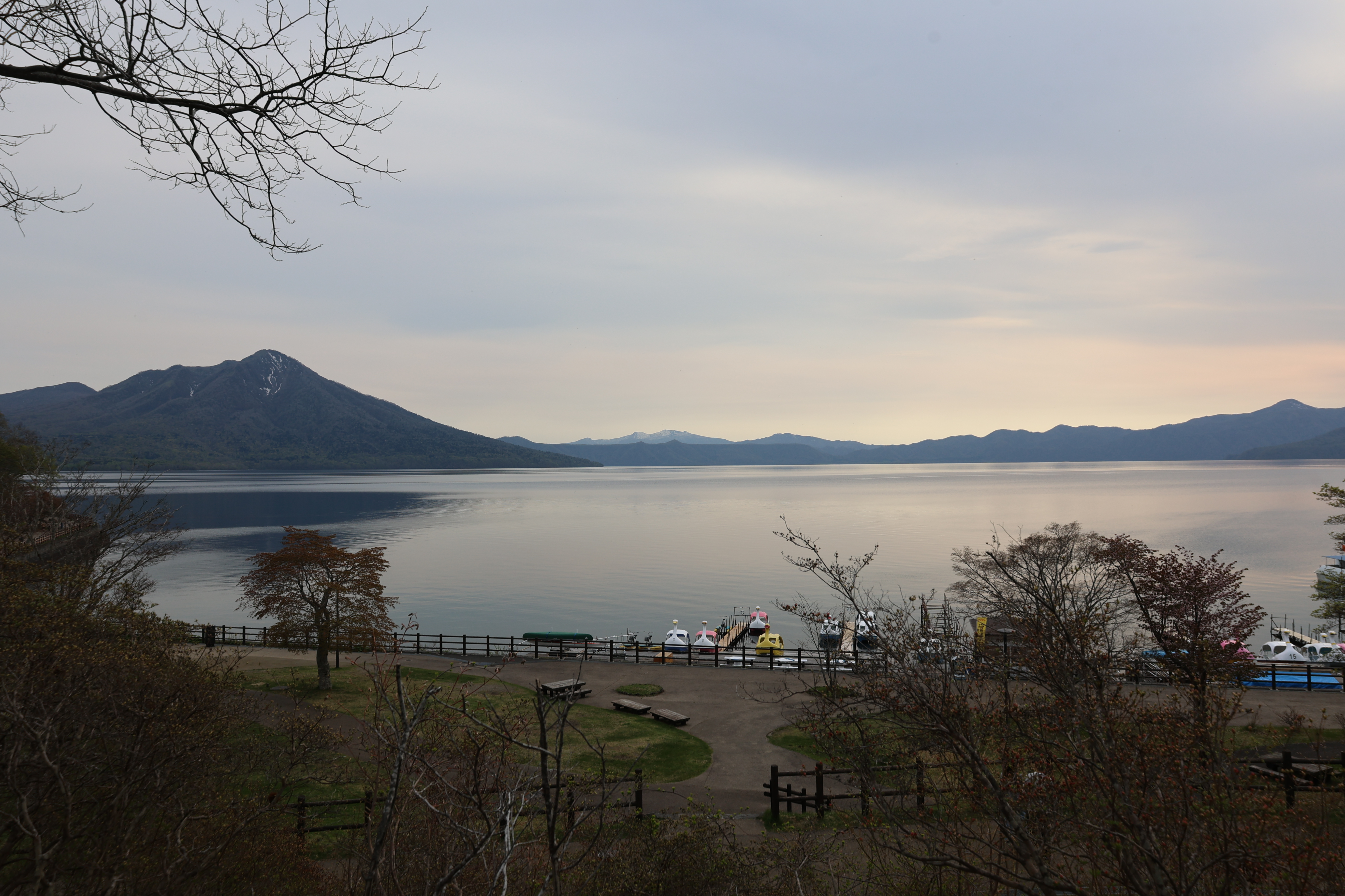 高台から見た支笏湖