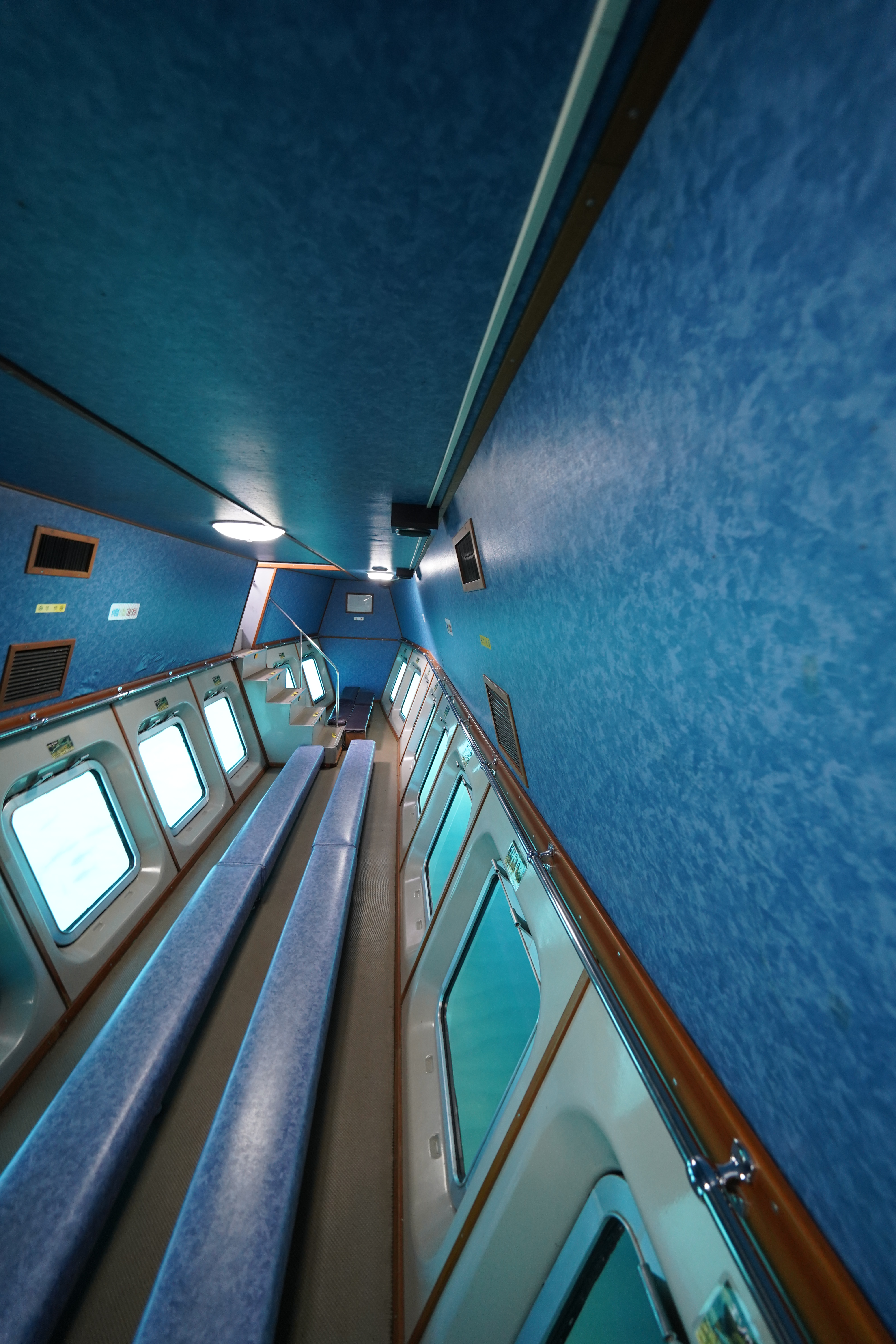 水中船内２