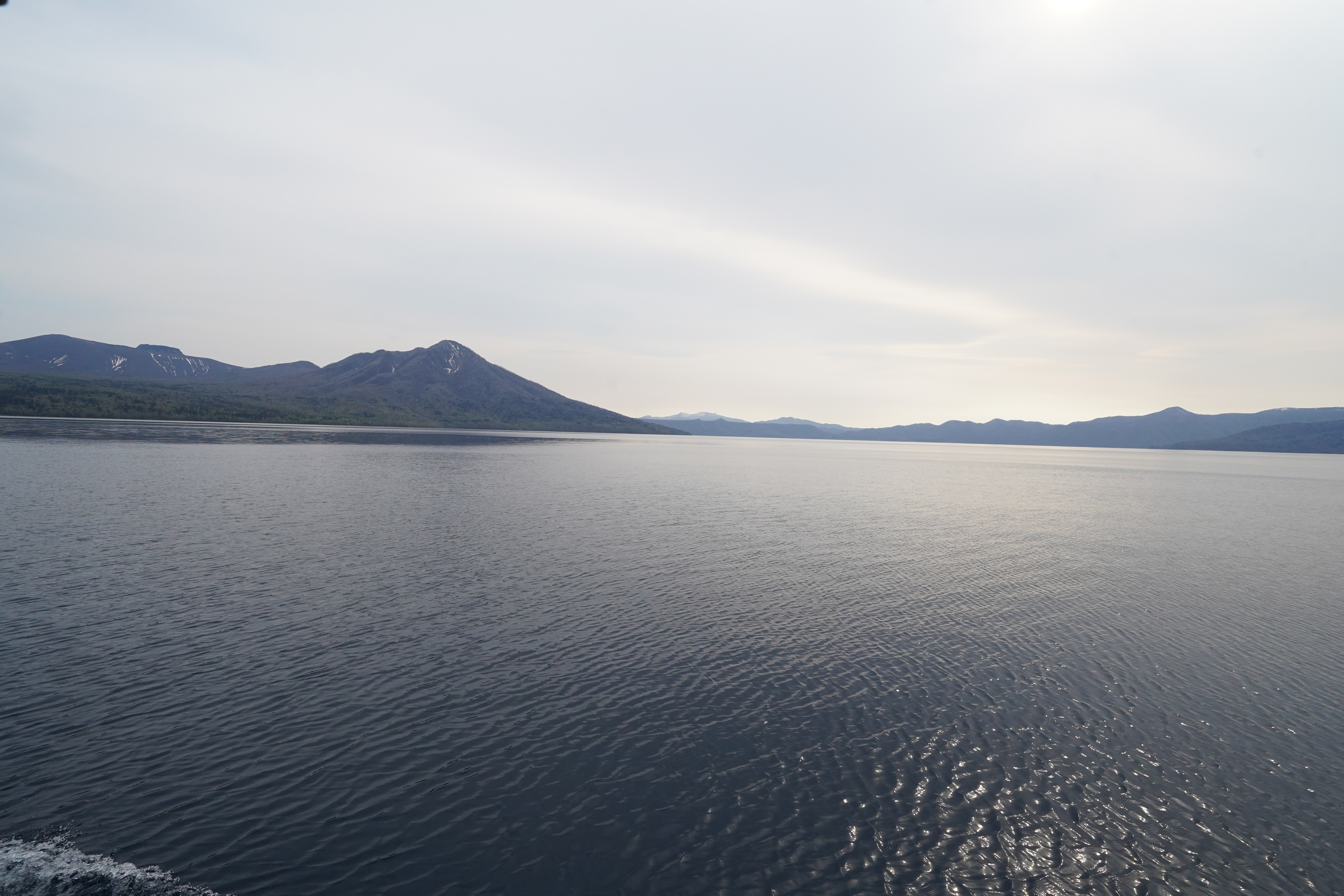 船内から見た支笏湖