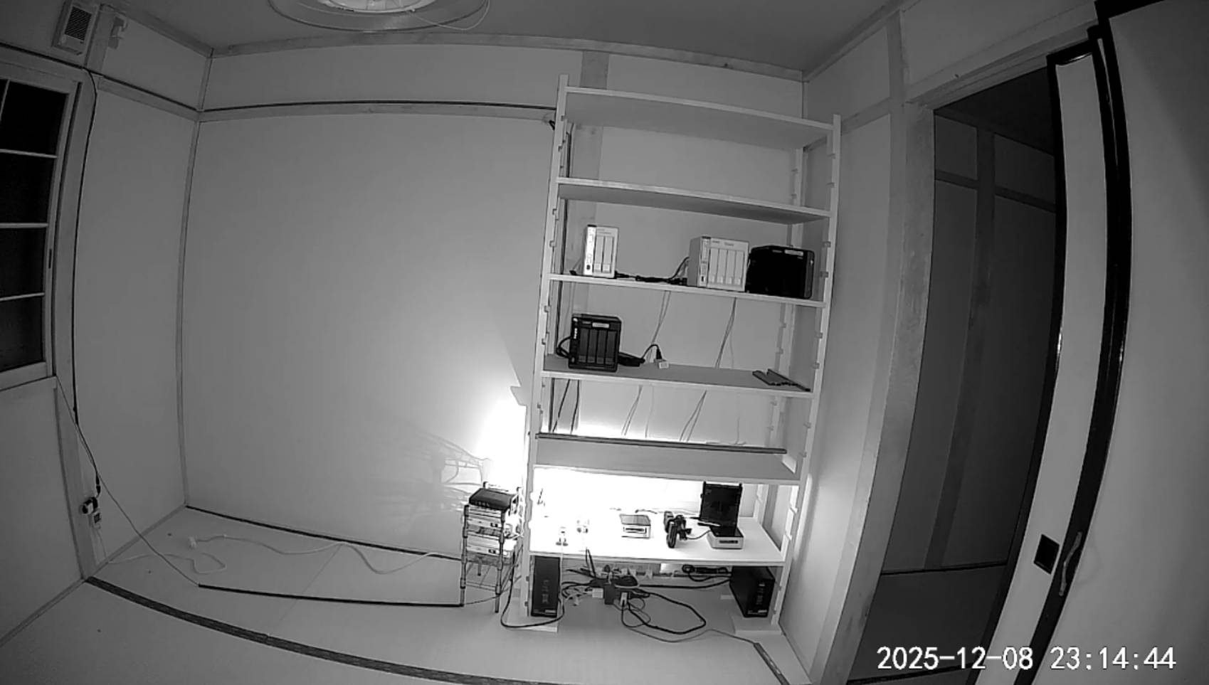 青森地震震度6強、苫小牧震度5（サーバールーム）