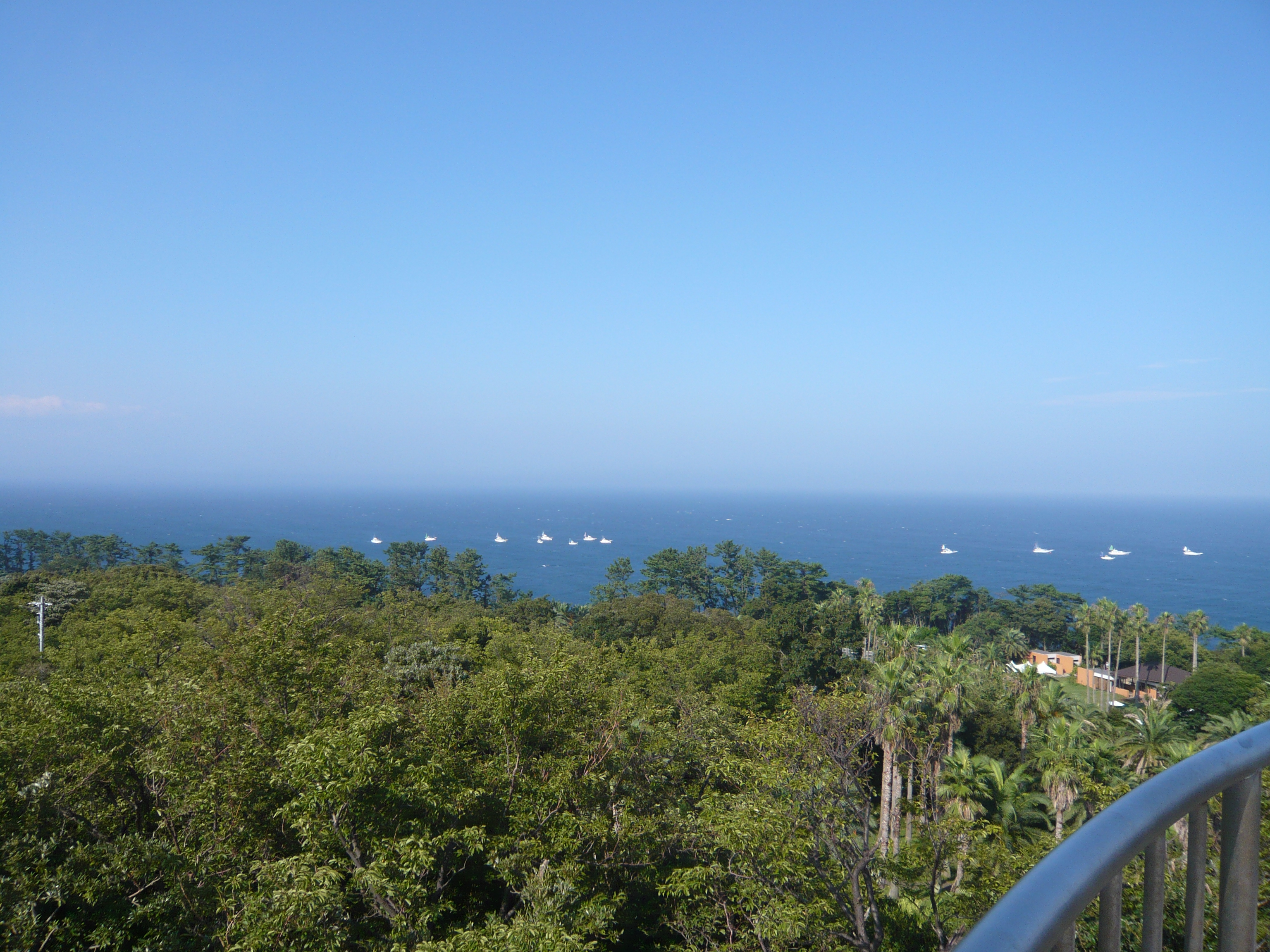 小さい船が沢山見える