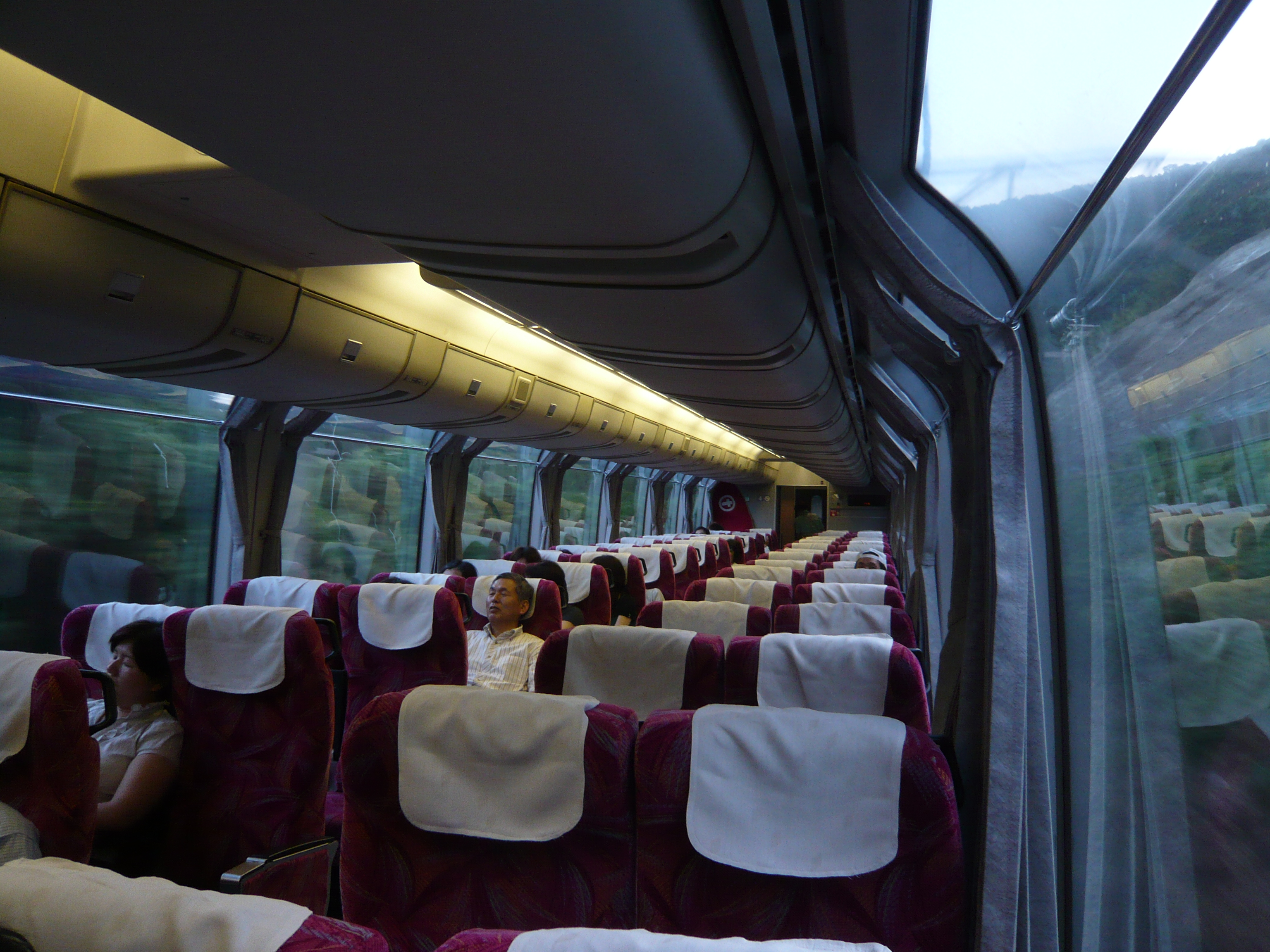 上部まで窓があり景色が良く見える