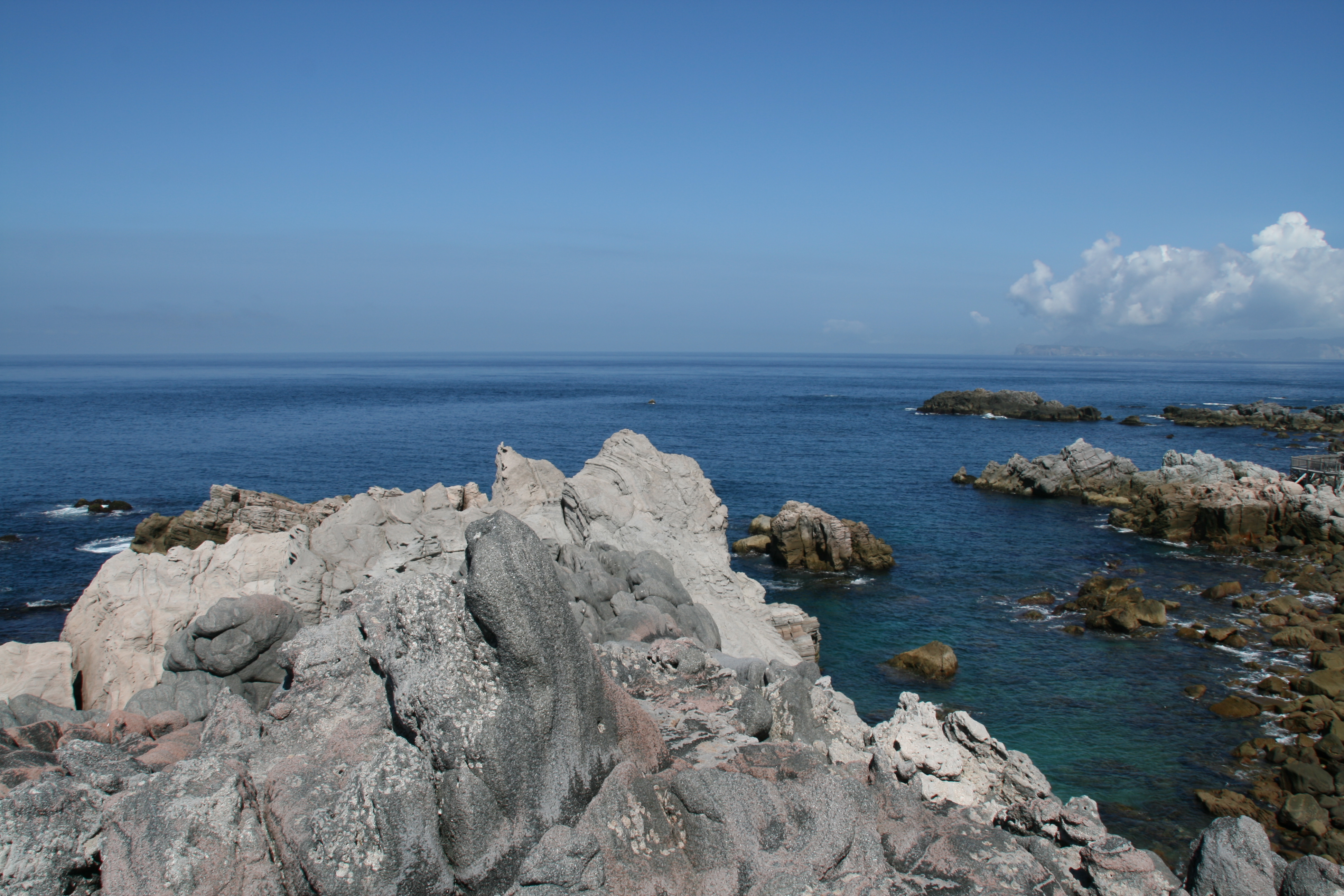 岩礁と海 岩礁と海