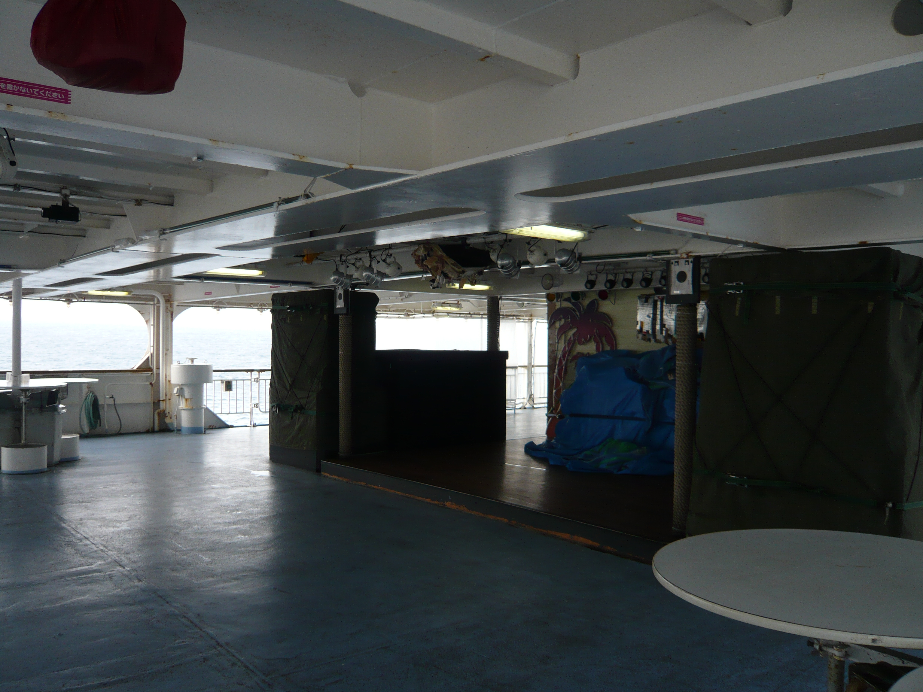 甲板デッキ３