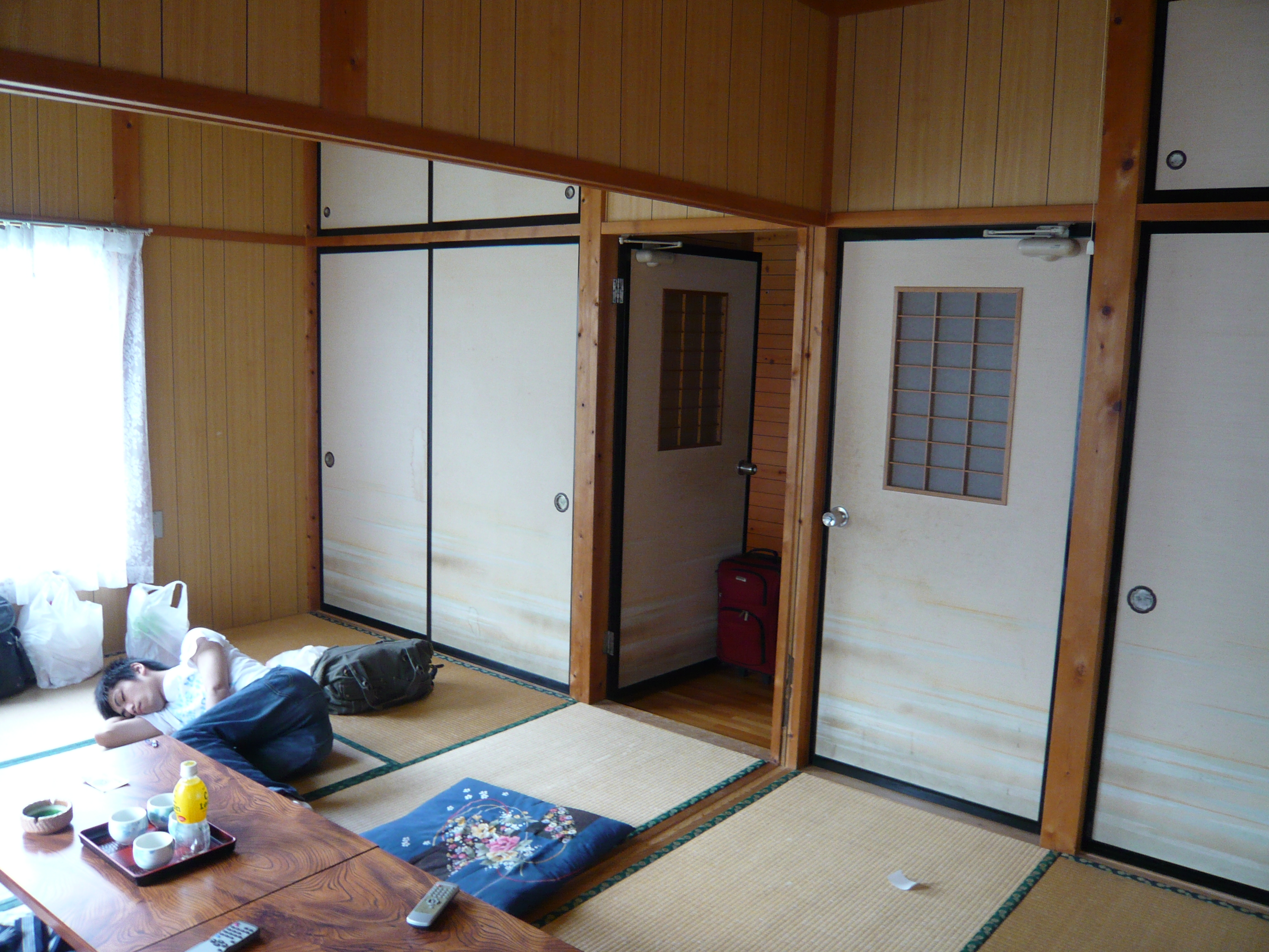 民宿の部屋の中２