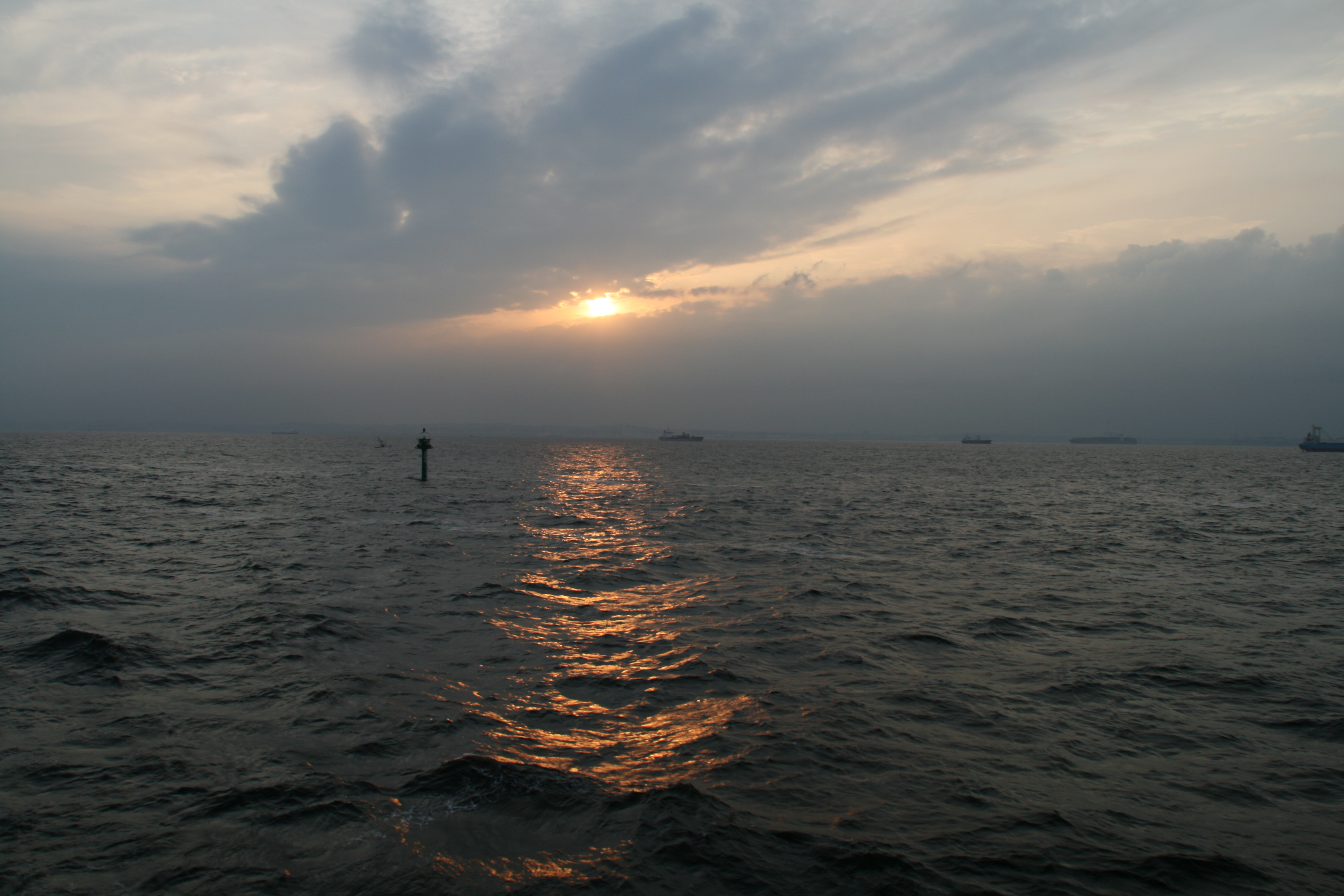 太平洋上の夕日