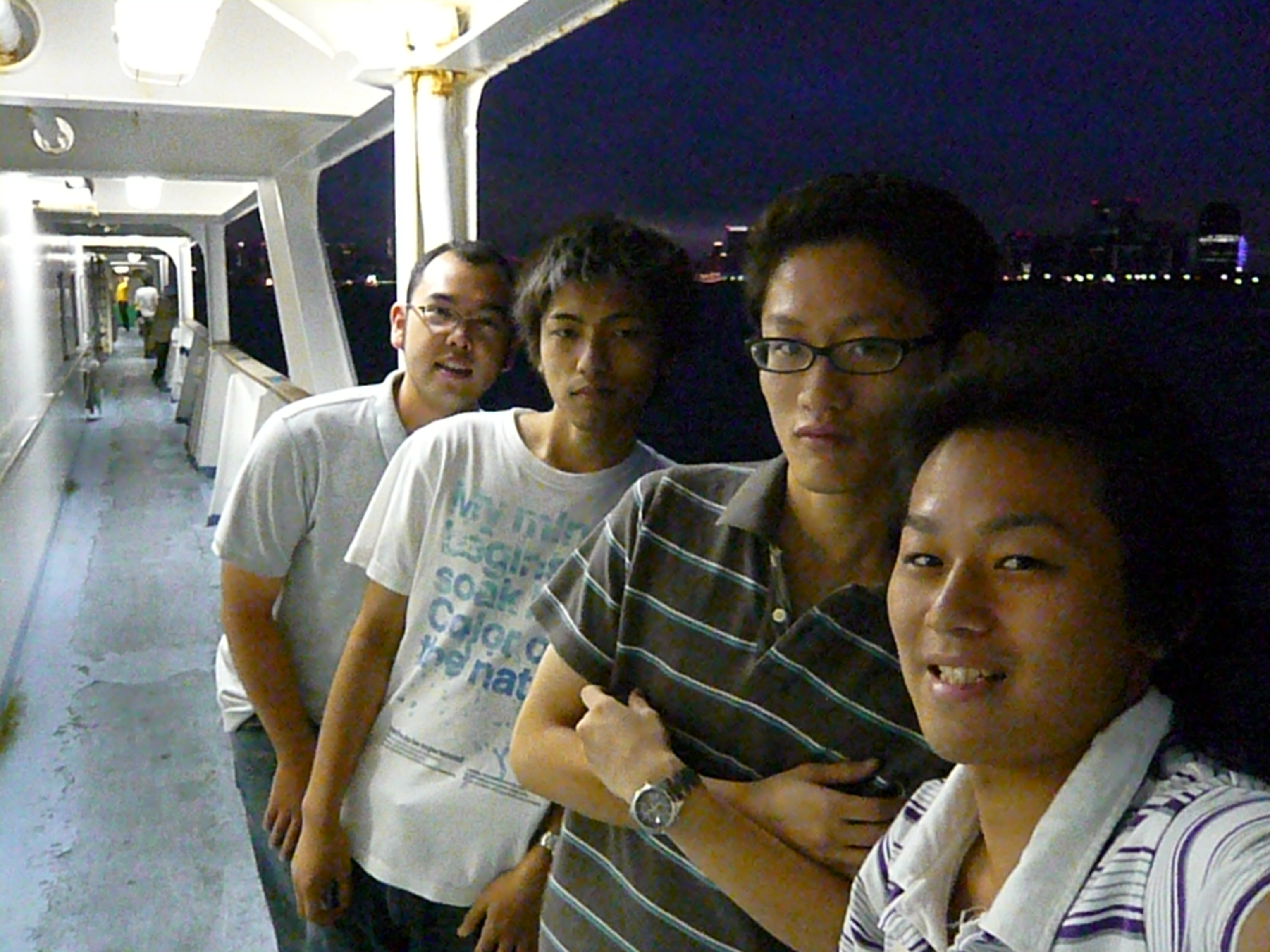 神津島港を出港、ついでに大島に上陸