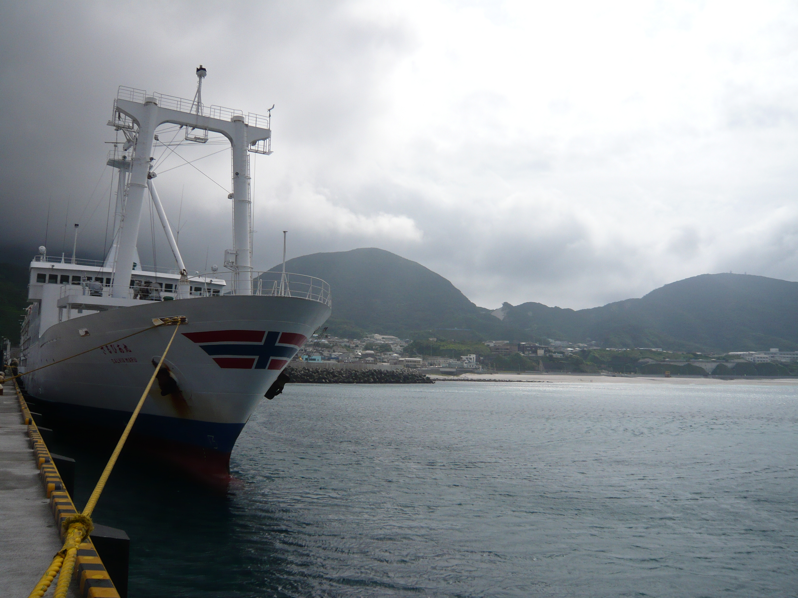 さるびあ丸の前