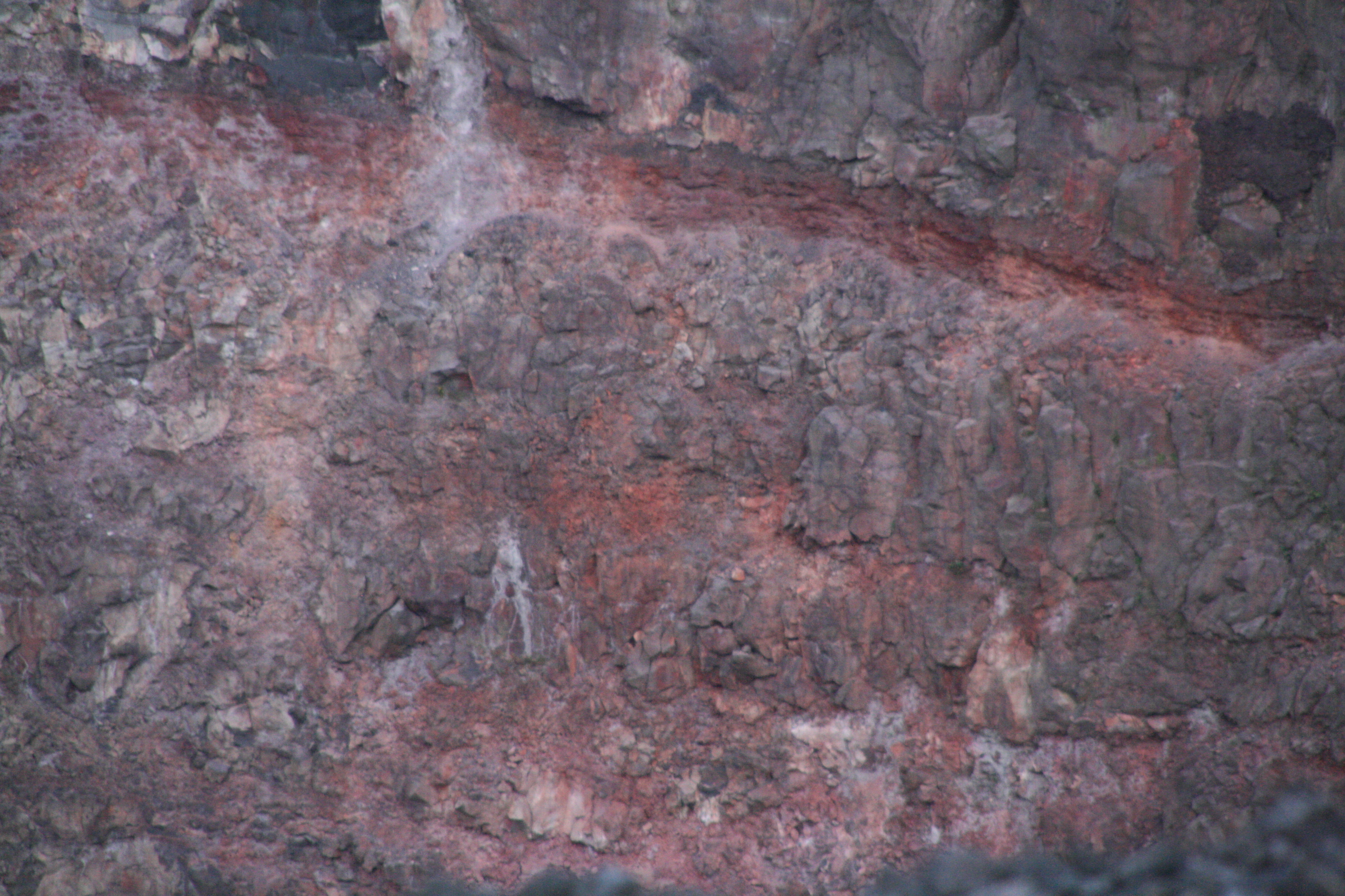 赤い地層（拡大）