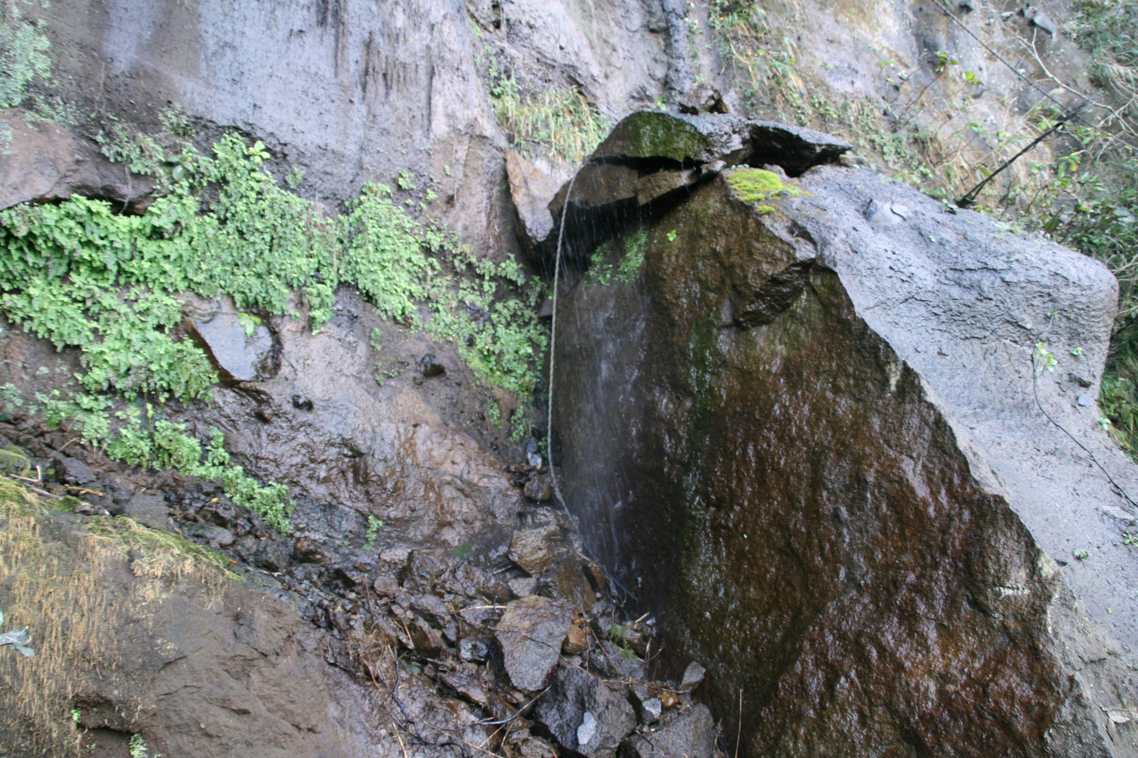 名の無き滝 名の無き滝