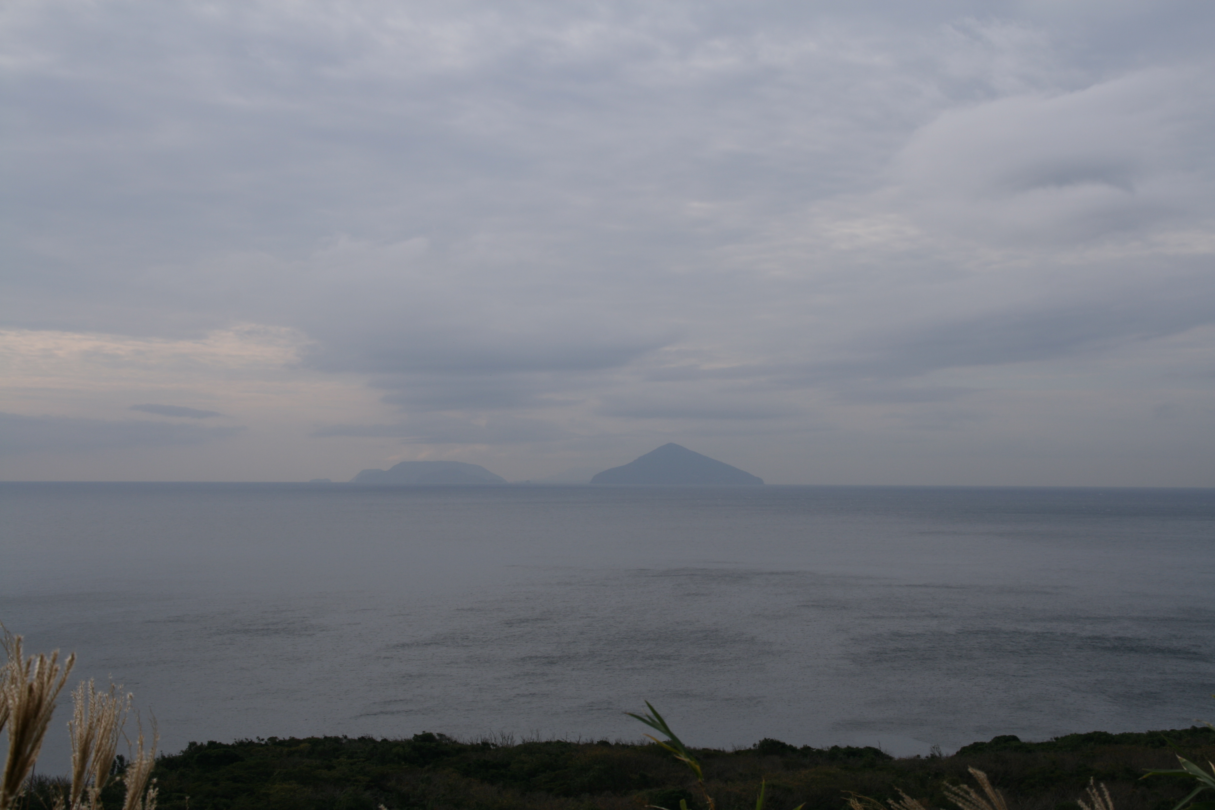利島と新島が見える