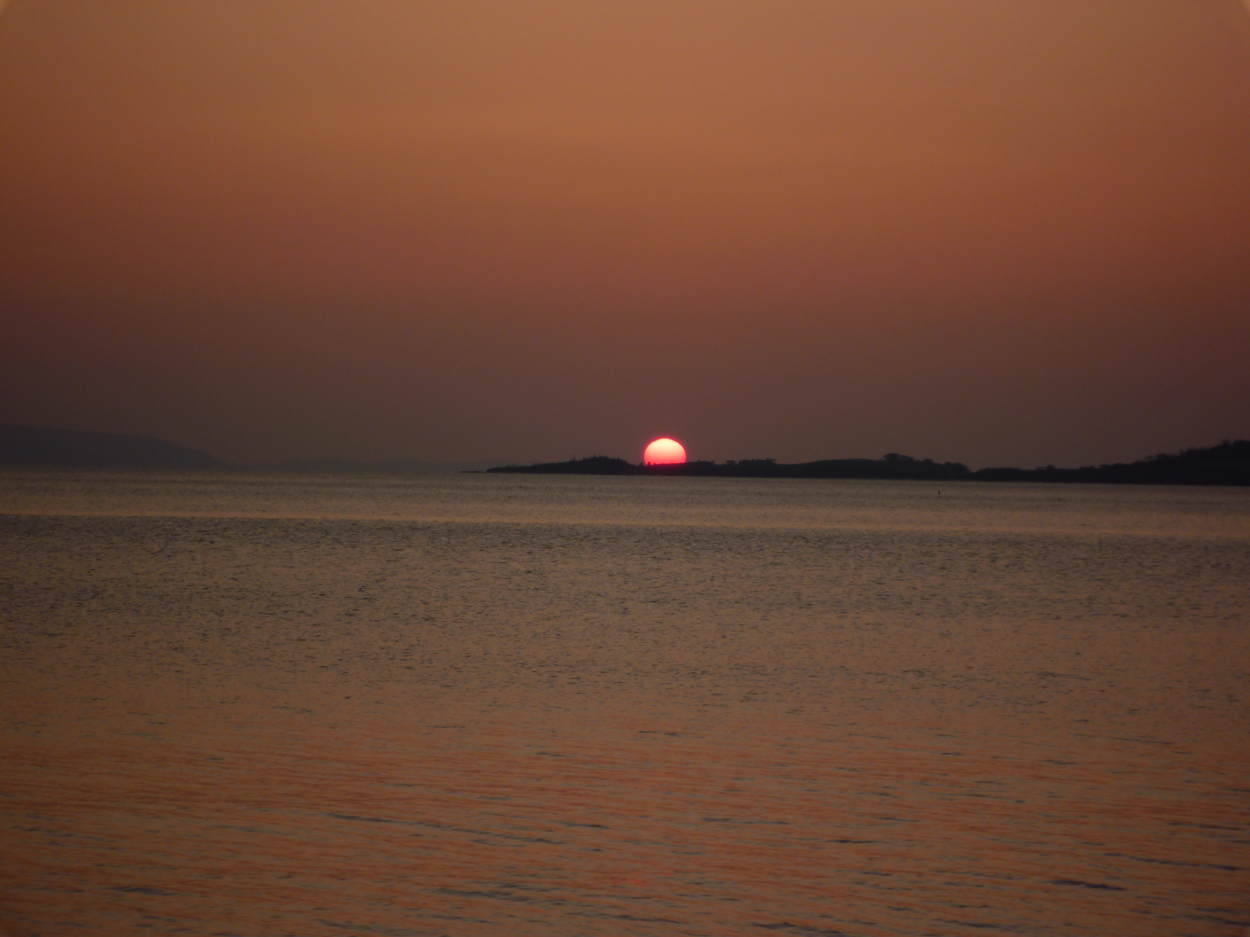 琉球観音崎灯台から見た夕日