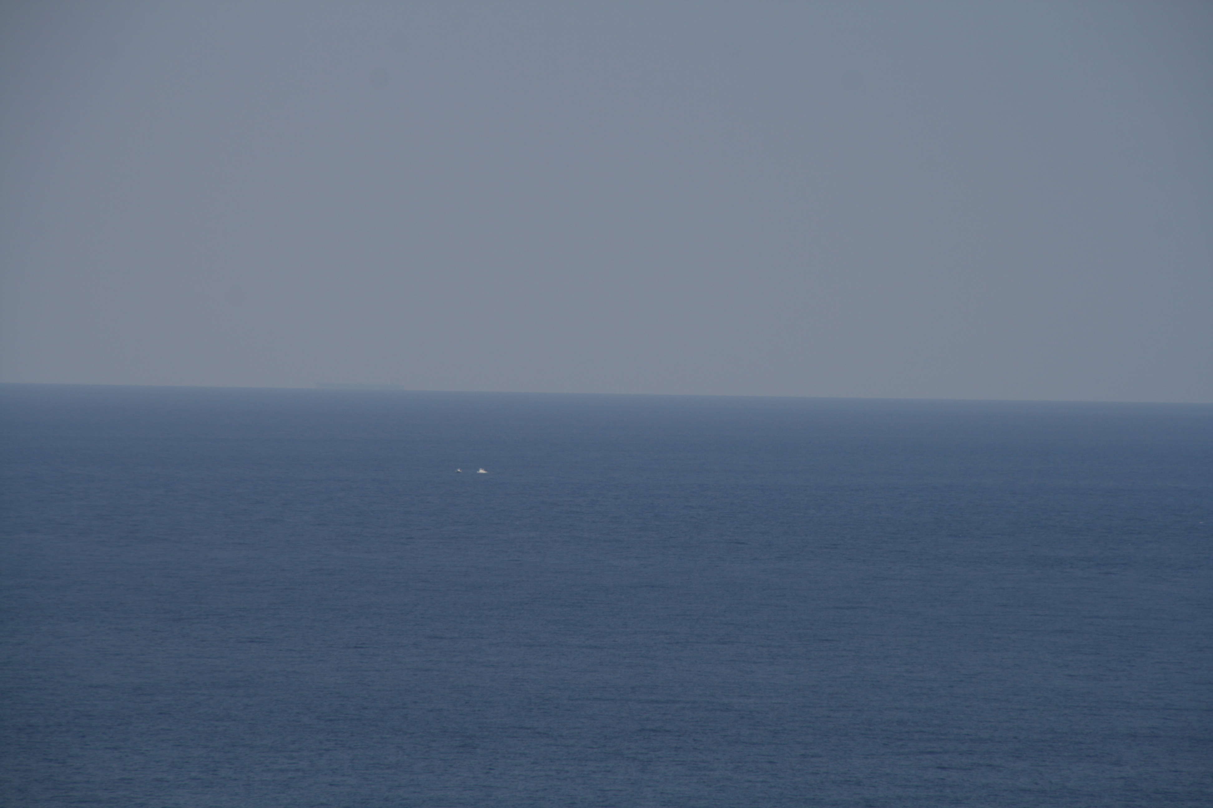 遠方のタンカーは見えるが、台湾は見えない