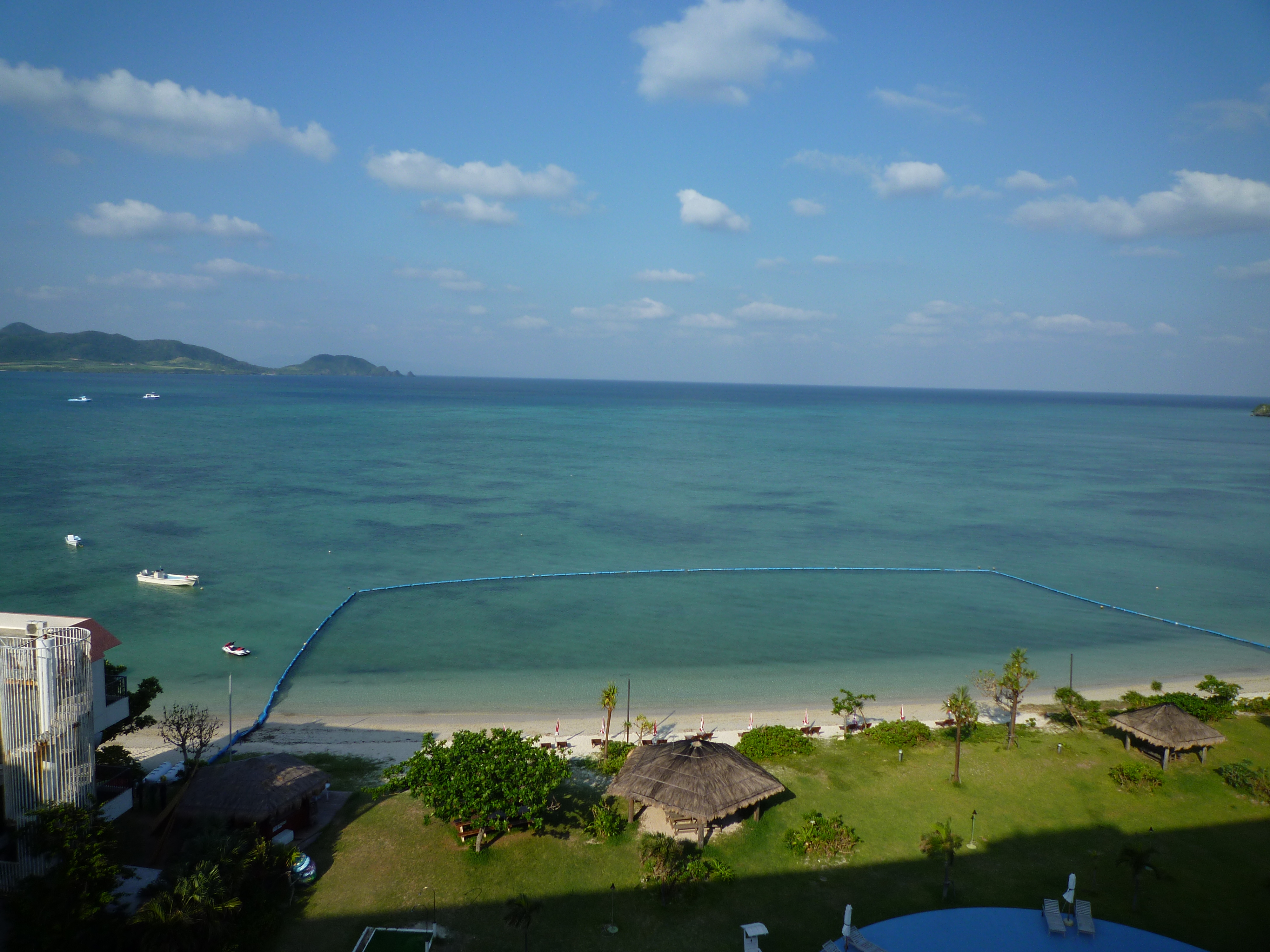 早朝の石垣シーサイドホテルのビーチ