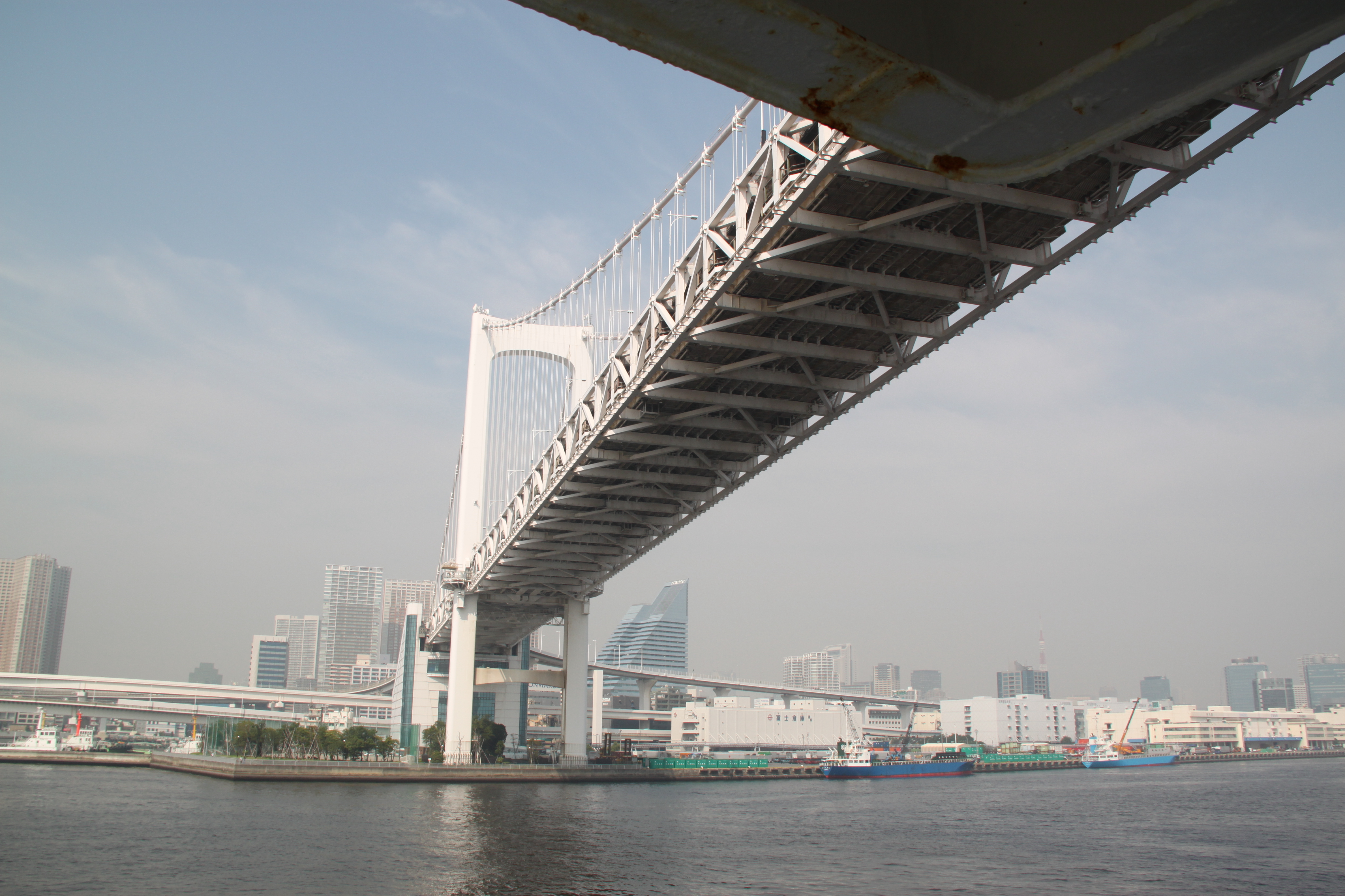 レインボーブリッジを通過する３