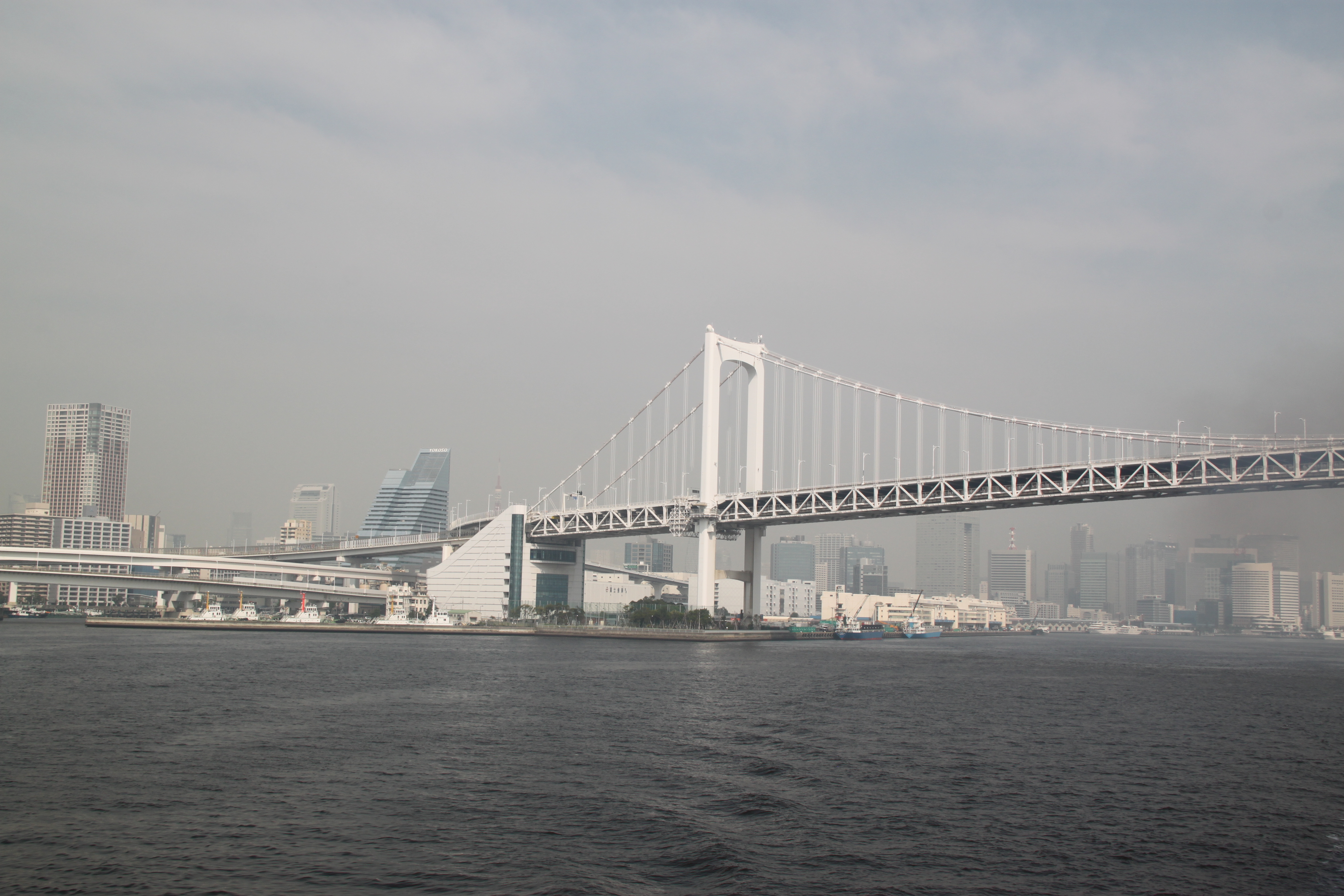 レインボーブリッジを通過する４