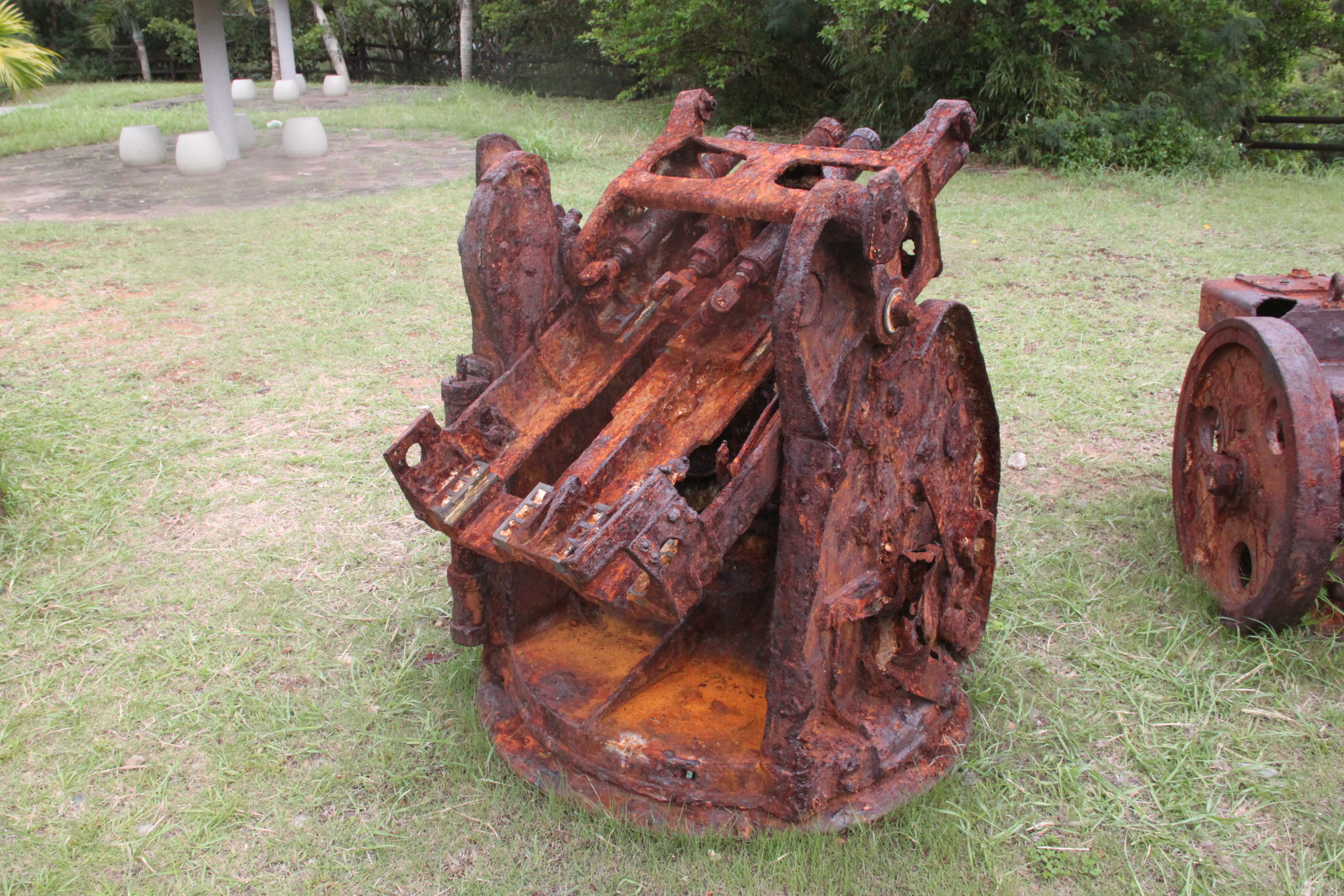 防空設備の残骸２