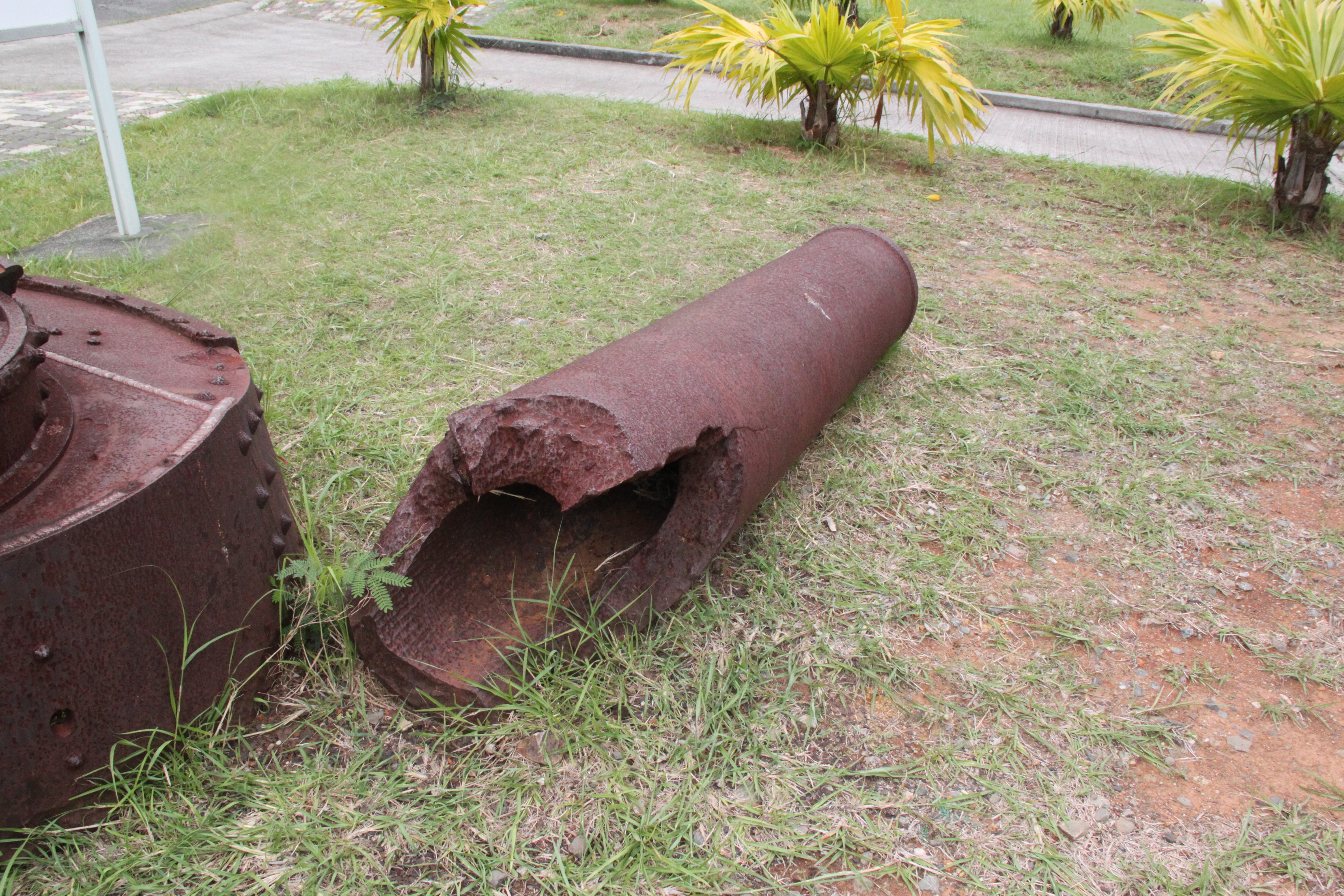 防空設備の残骸５