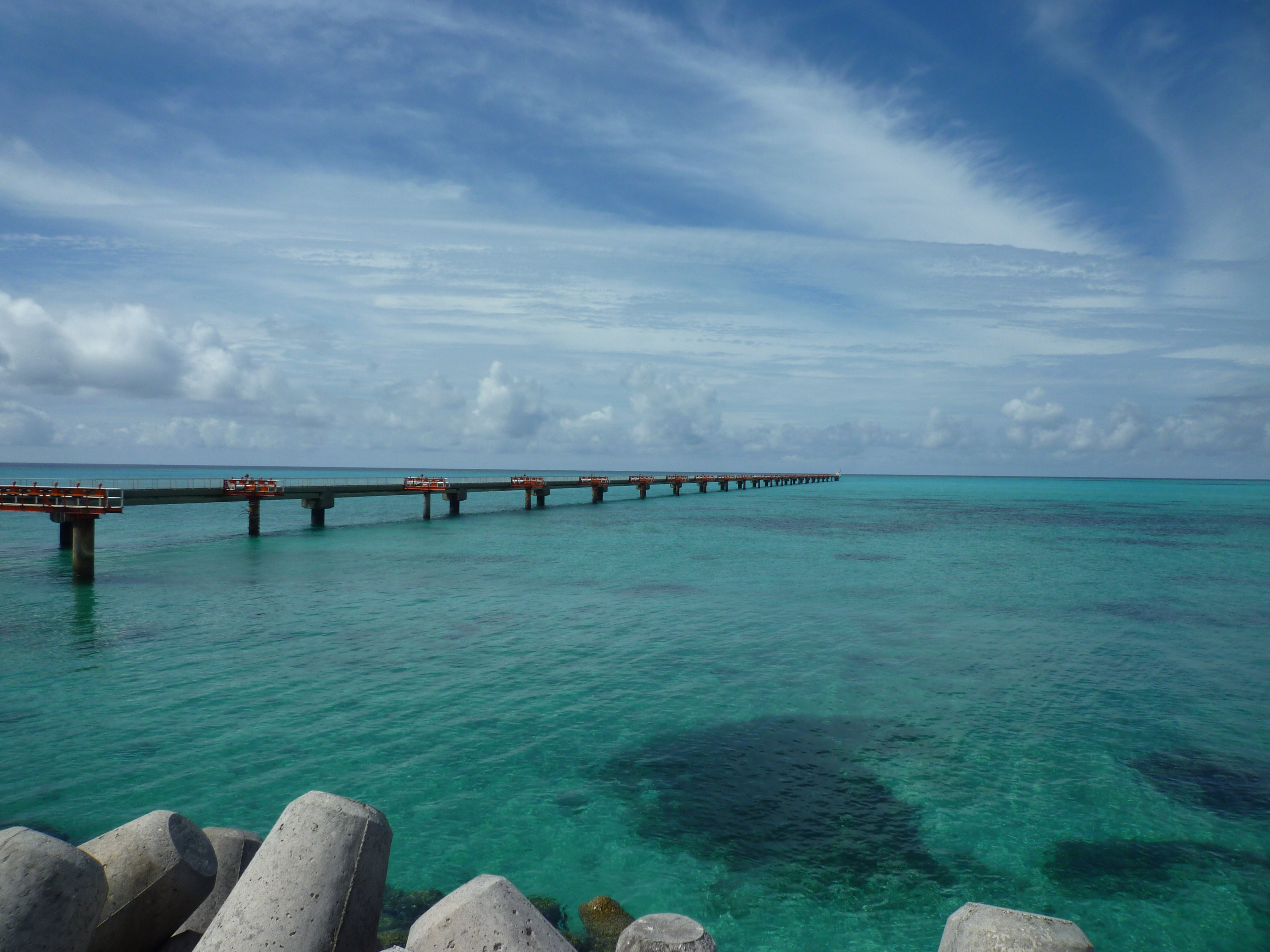 下地島空港のアプローチの電灯１_2