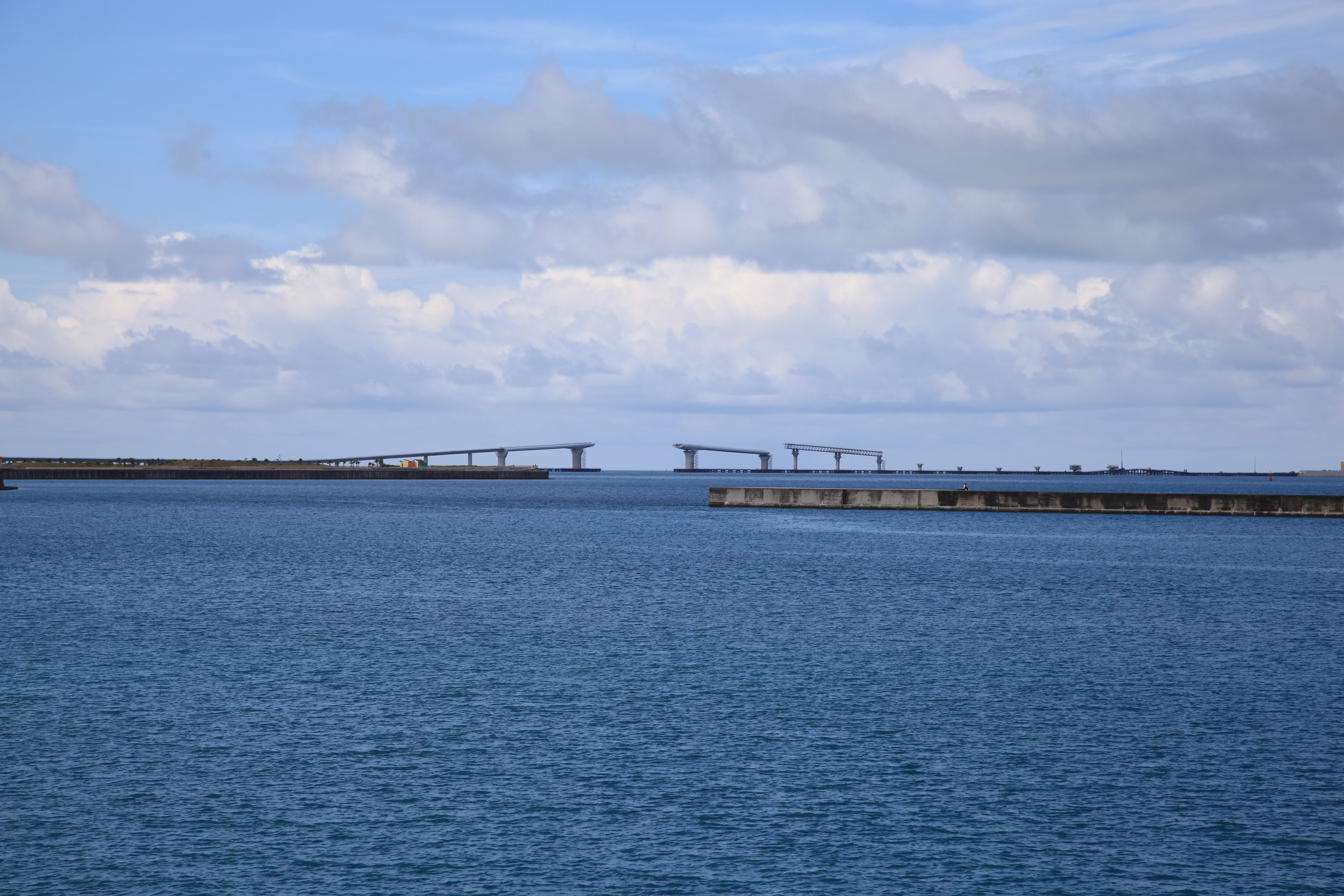 伊良部大橋建設中